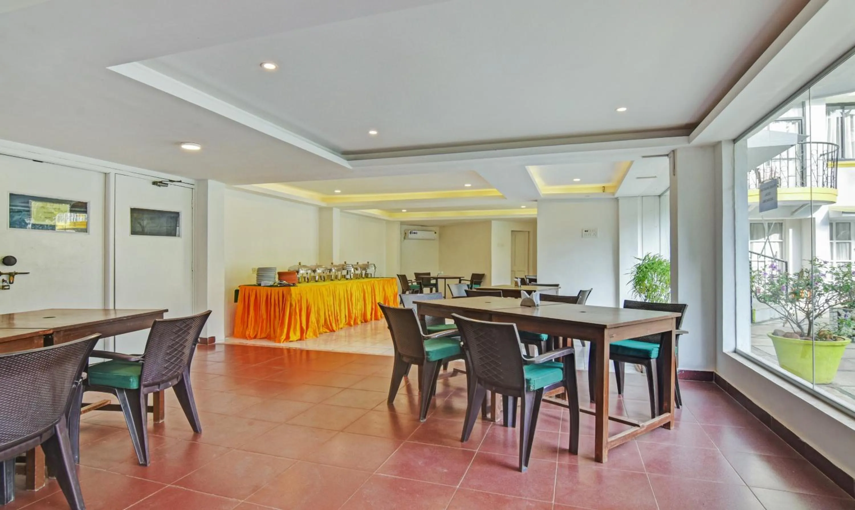 Restaurant/places to eat in Santa Monica Resort - Calangute