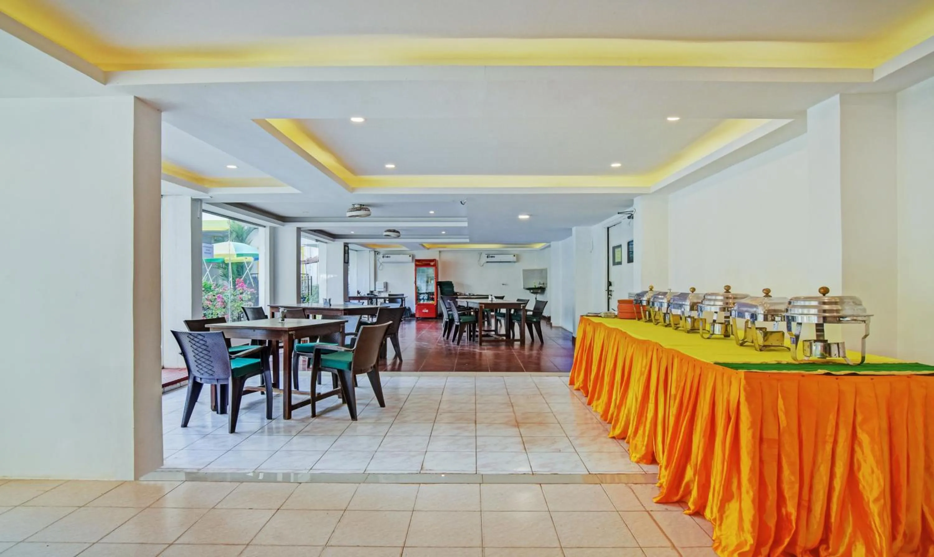 Restaurant/places to eat in Santa Monica Resort - Calangute