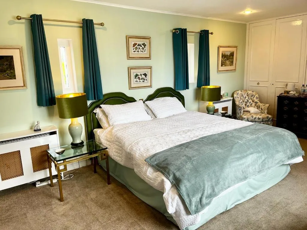 Bedroom, Bed in Whitehouse