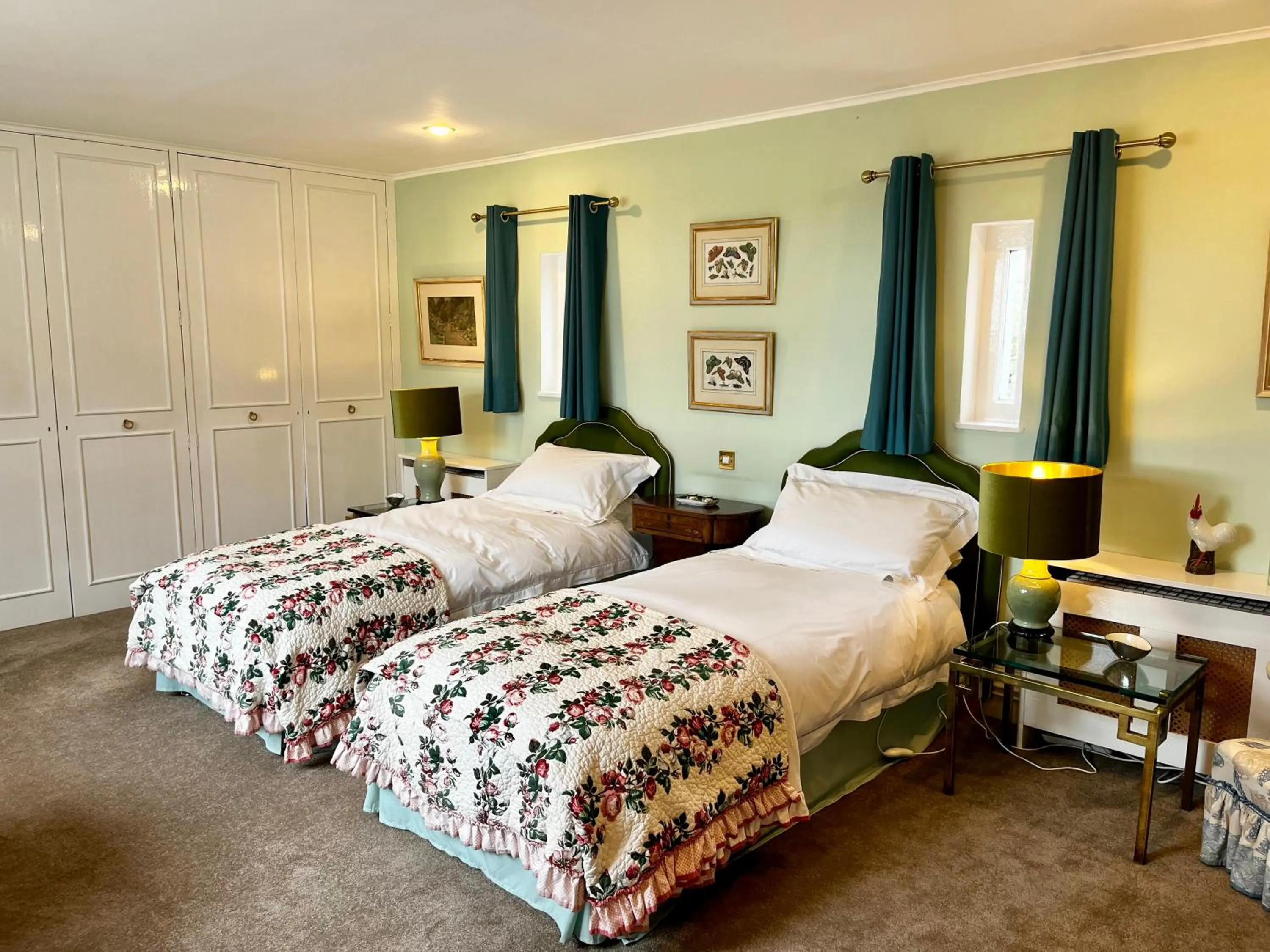 Bedroom, Bed in Whitehouse