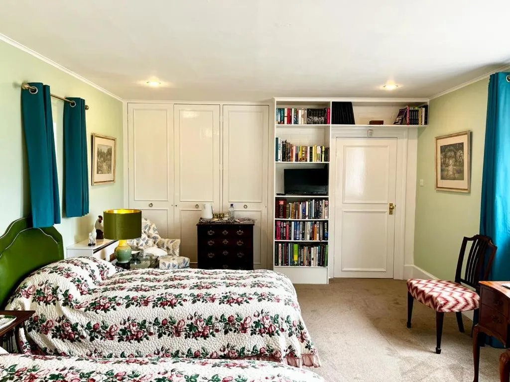 Bedroom, Bed in Whitehouse