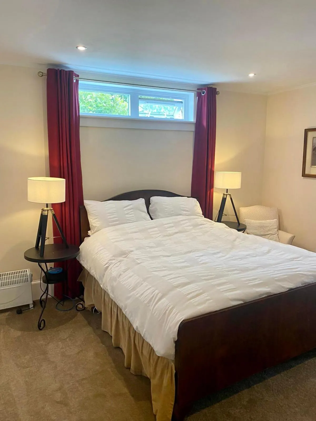 Bedroom, Bed in Whitehouse