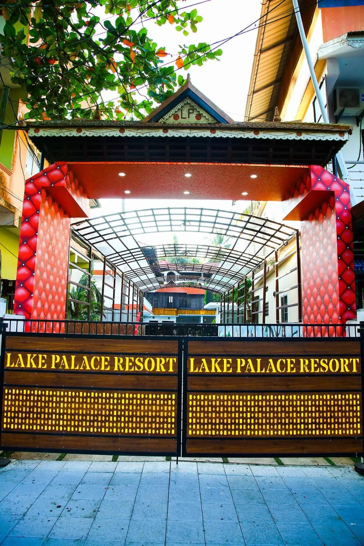 Facade/entrance in Lake Palace Family Resort Kumarakom