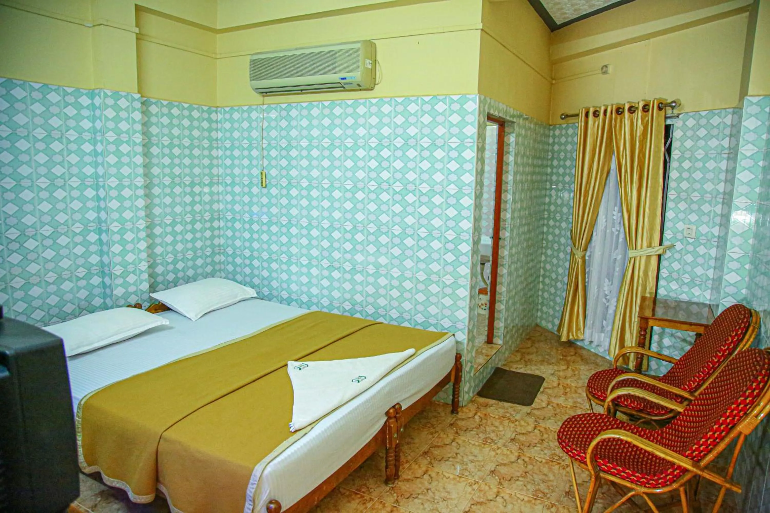 Bed in Lake Palace Family Resort Kumarakom