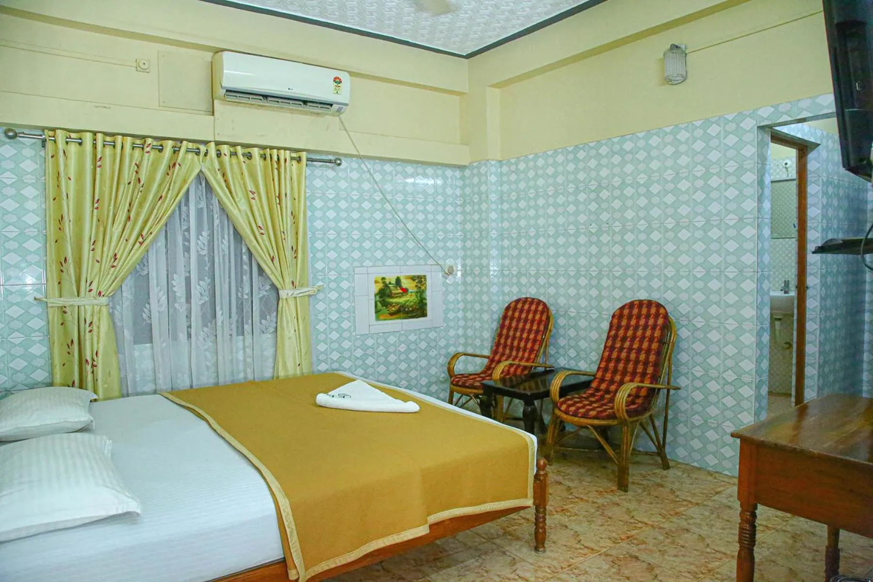 Bed in Lake Palace Family Resort Kumarakom