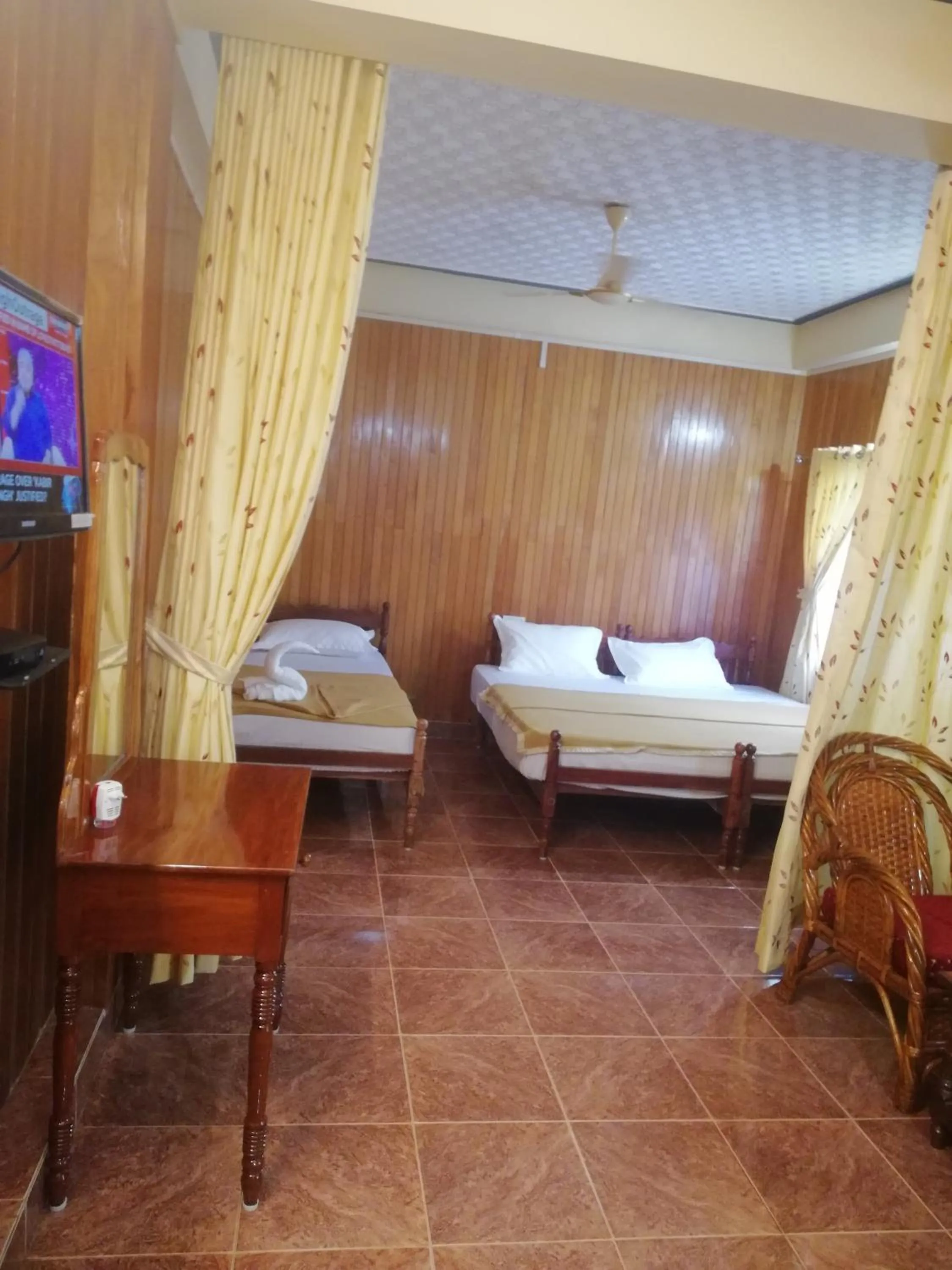 Bed in Lake Palace Family Resort Kumarakom