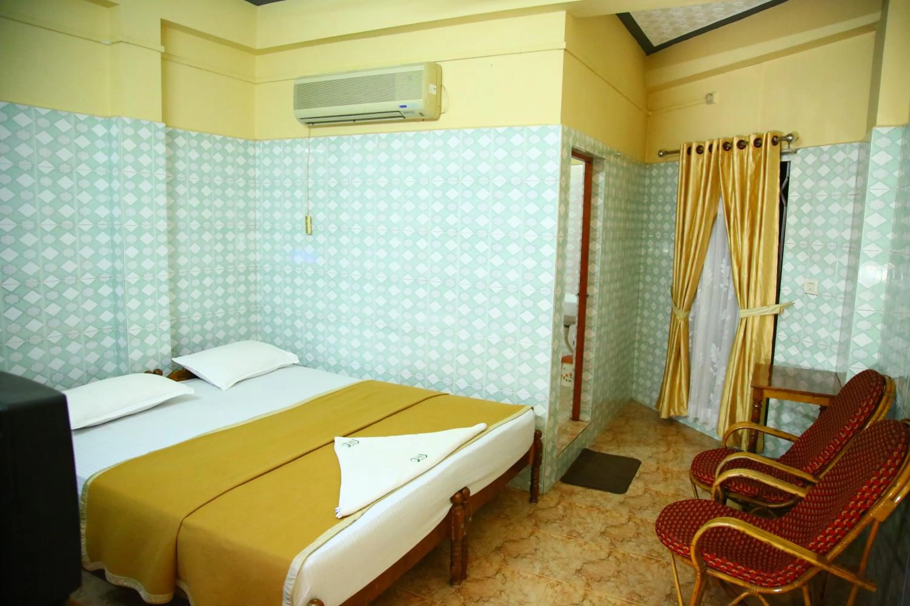 Bed in Lake Palace Family Resort Kumarakom