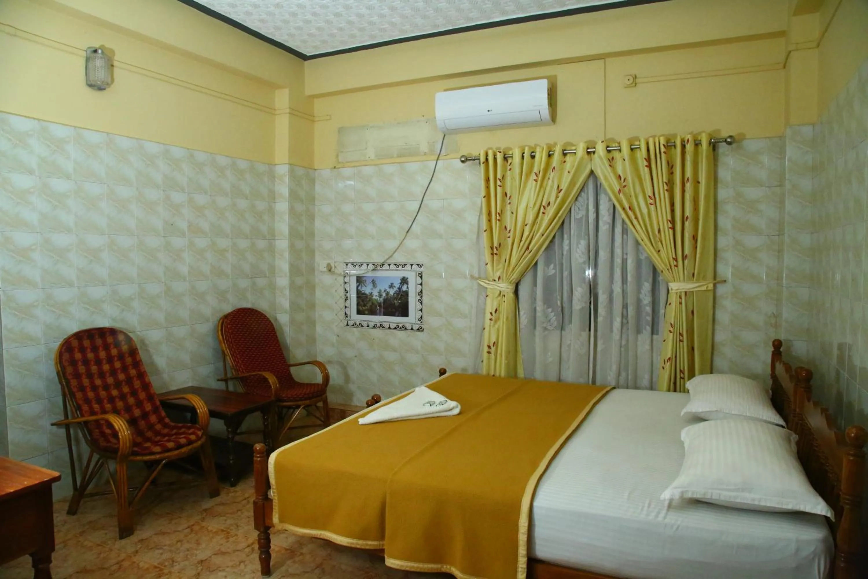 Bed in Lake Palace Family Resort Kumarakom