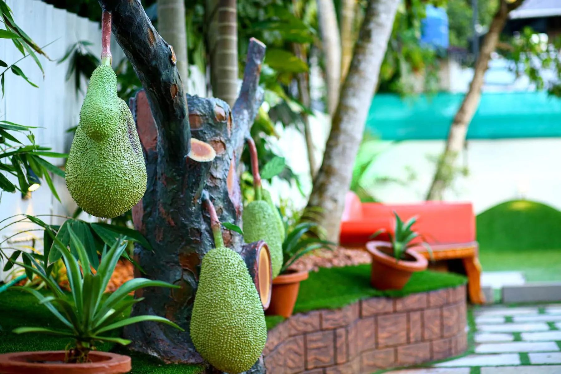 Garden in Lake Palace Family Resort Kumarakom