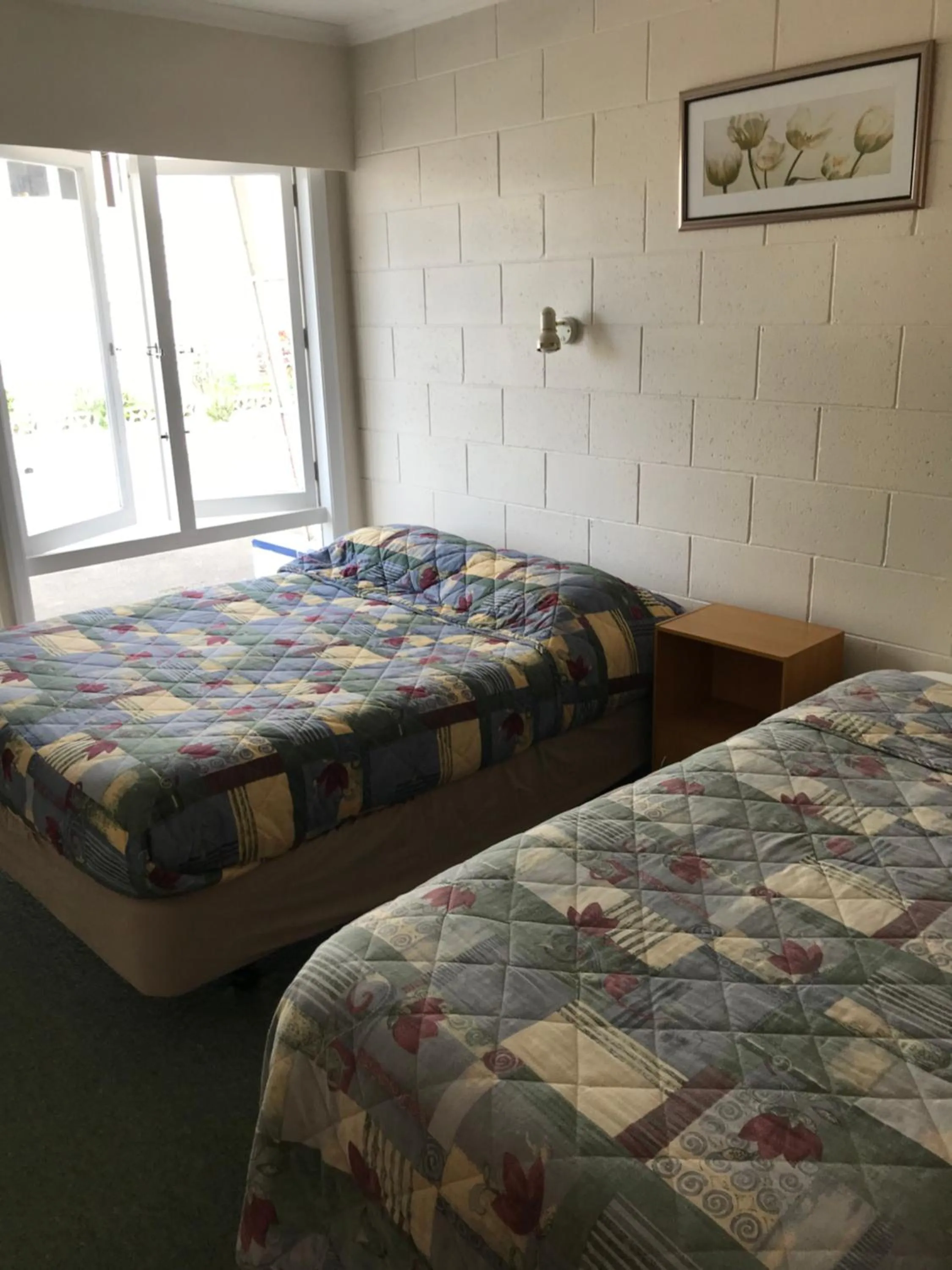 Bed in Picton House B&B and Motel