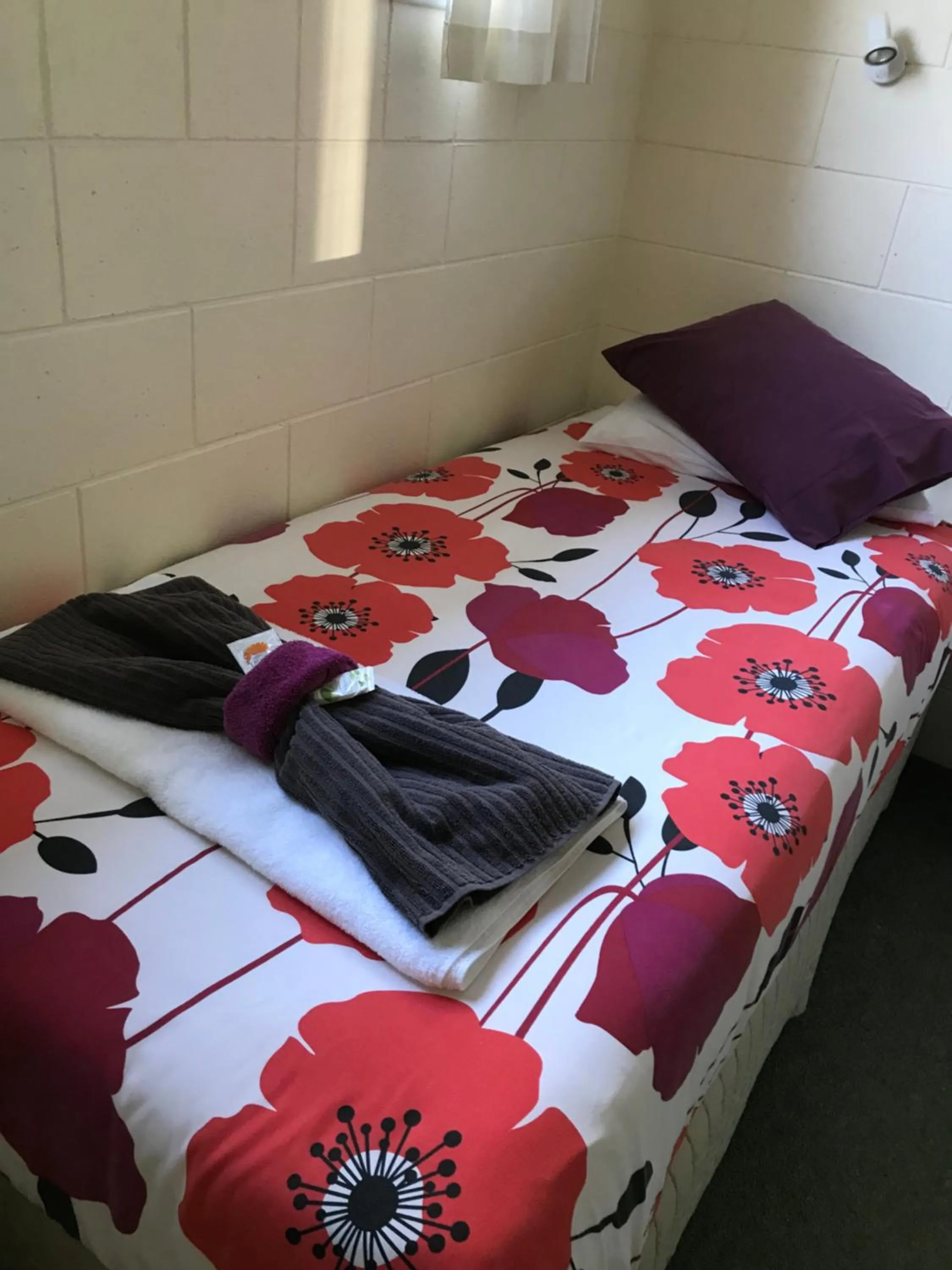 Bed in Picton House B&B and Motel