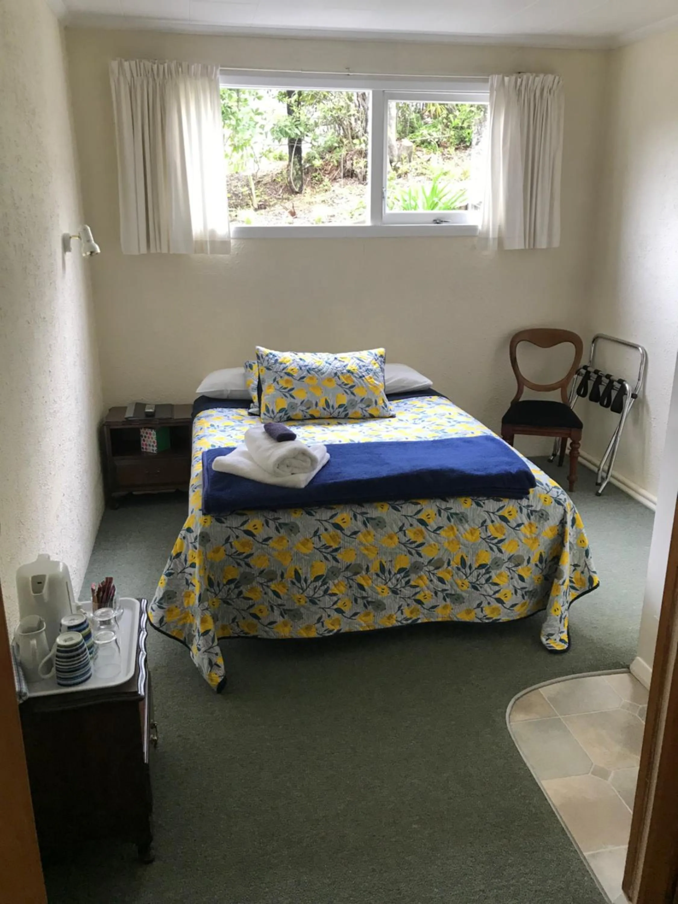 Bed in Picton House B&B and Motel