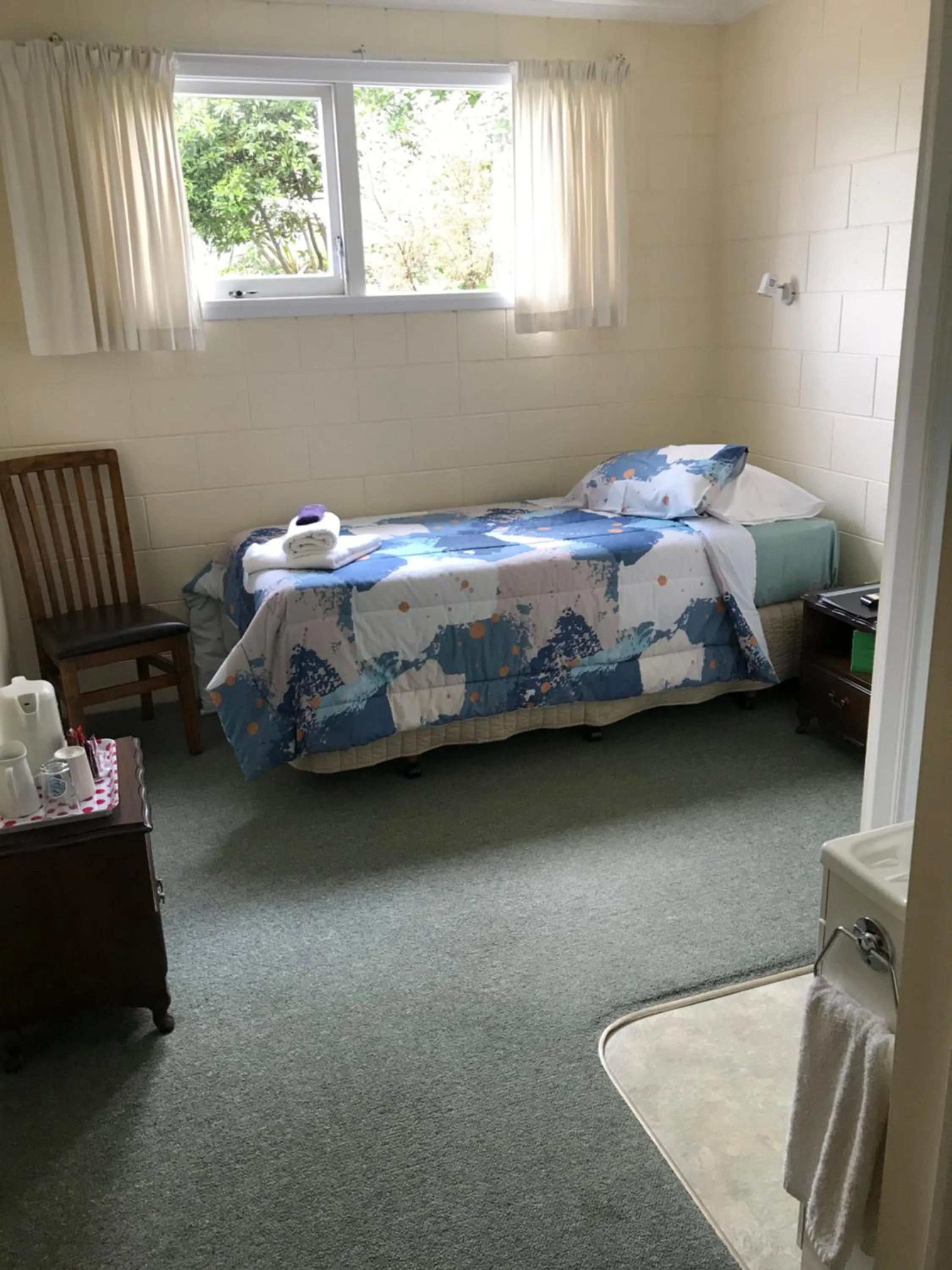 Bed in Picton House B&B and Motel