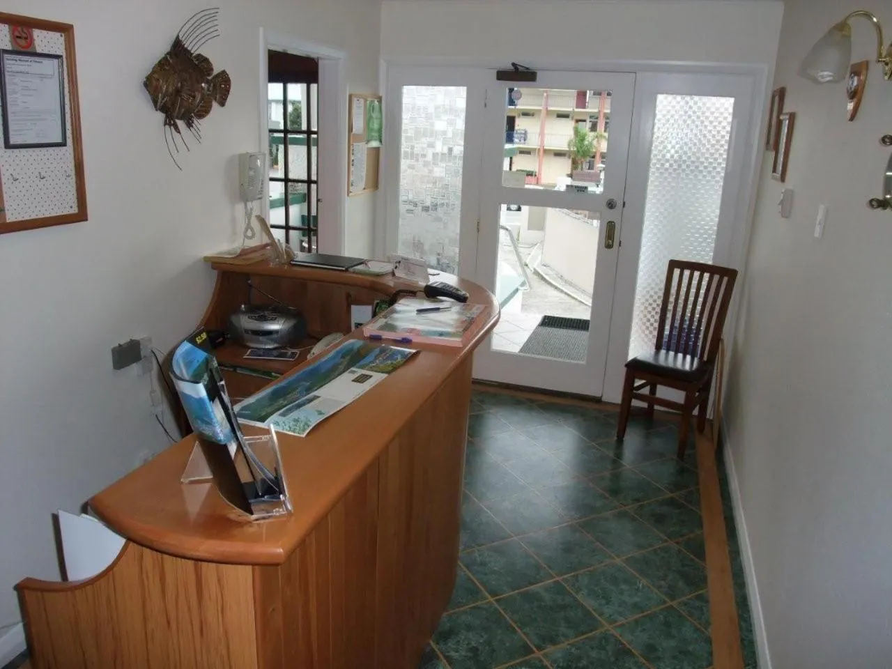 Lobby or reception in Picton House B&B and Motel