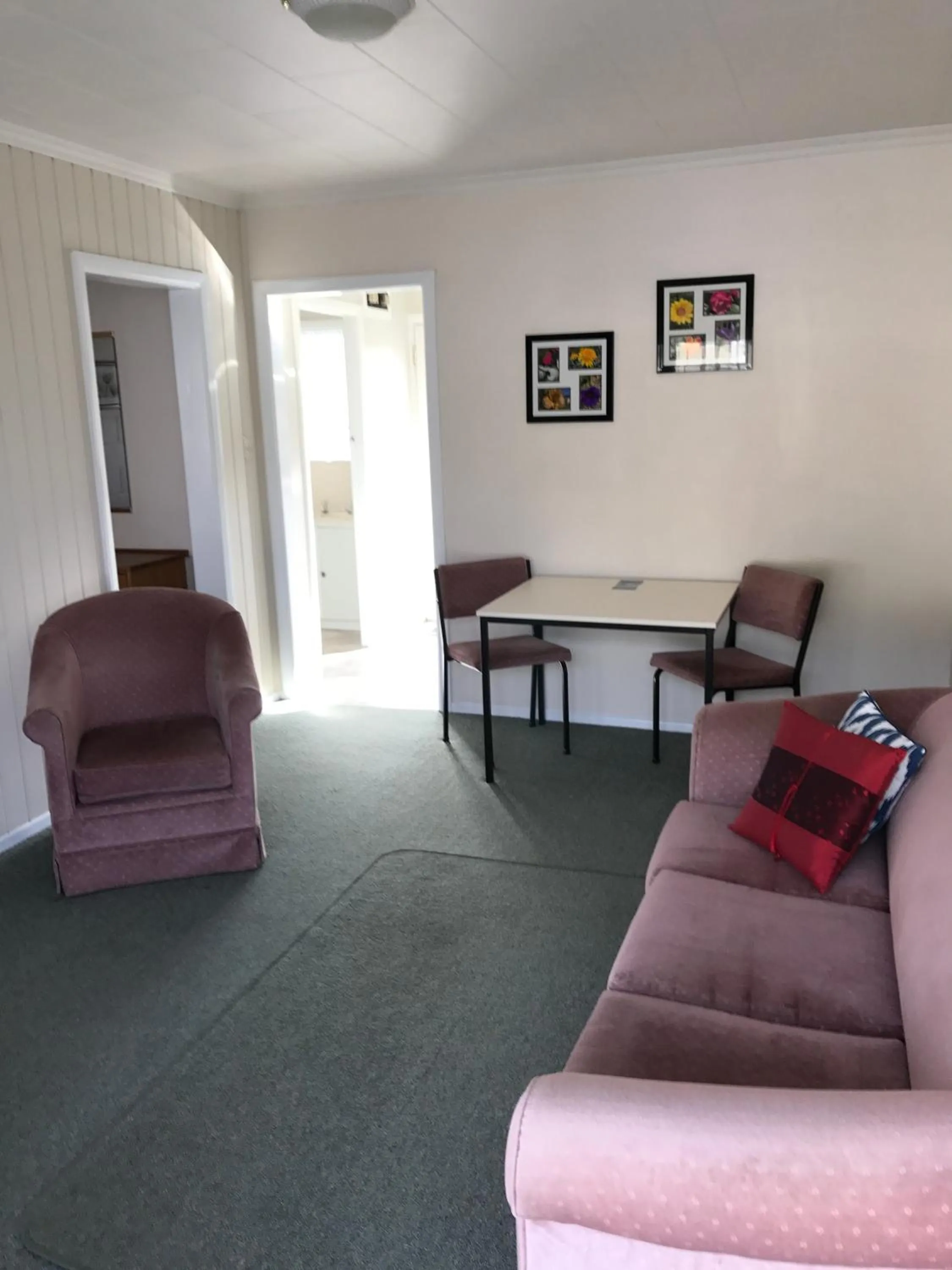 Picton House B&B and Motel