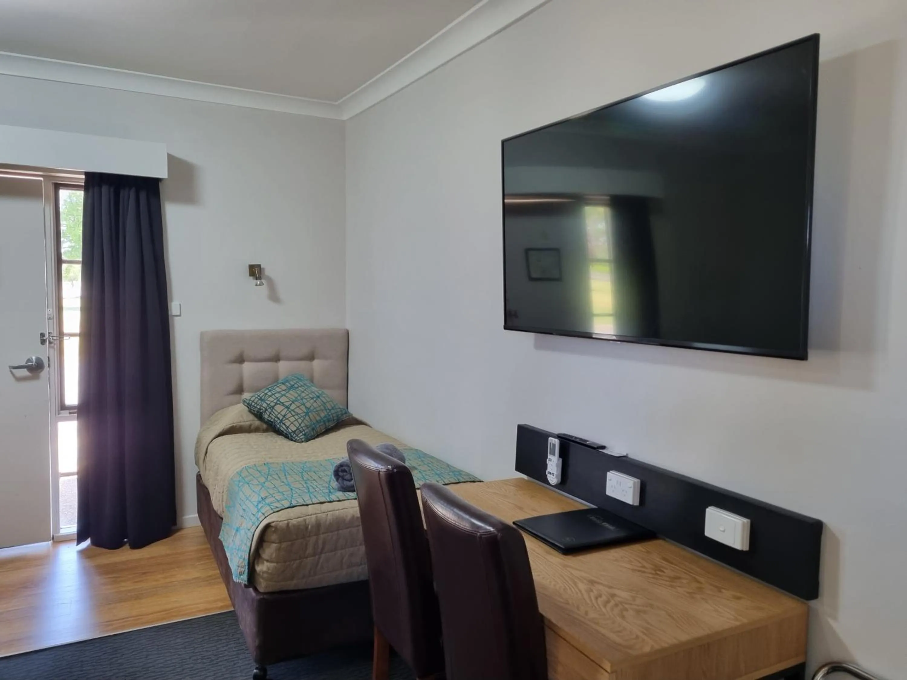 TV and multimedia in Australian Homestead Motor Lodge