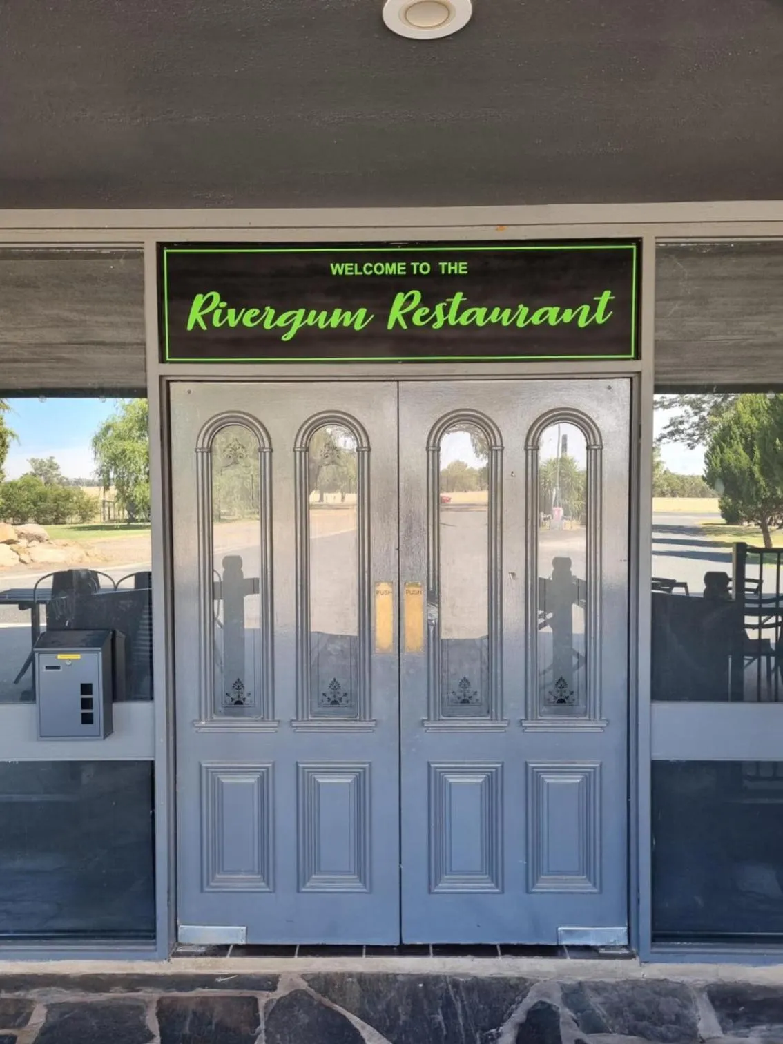 Restaurant/places to eat in Australian Homestead Motor Lodge