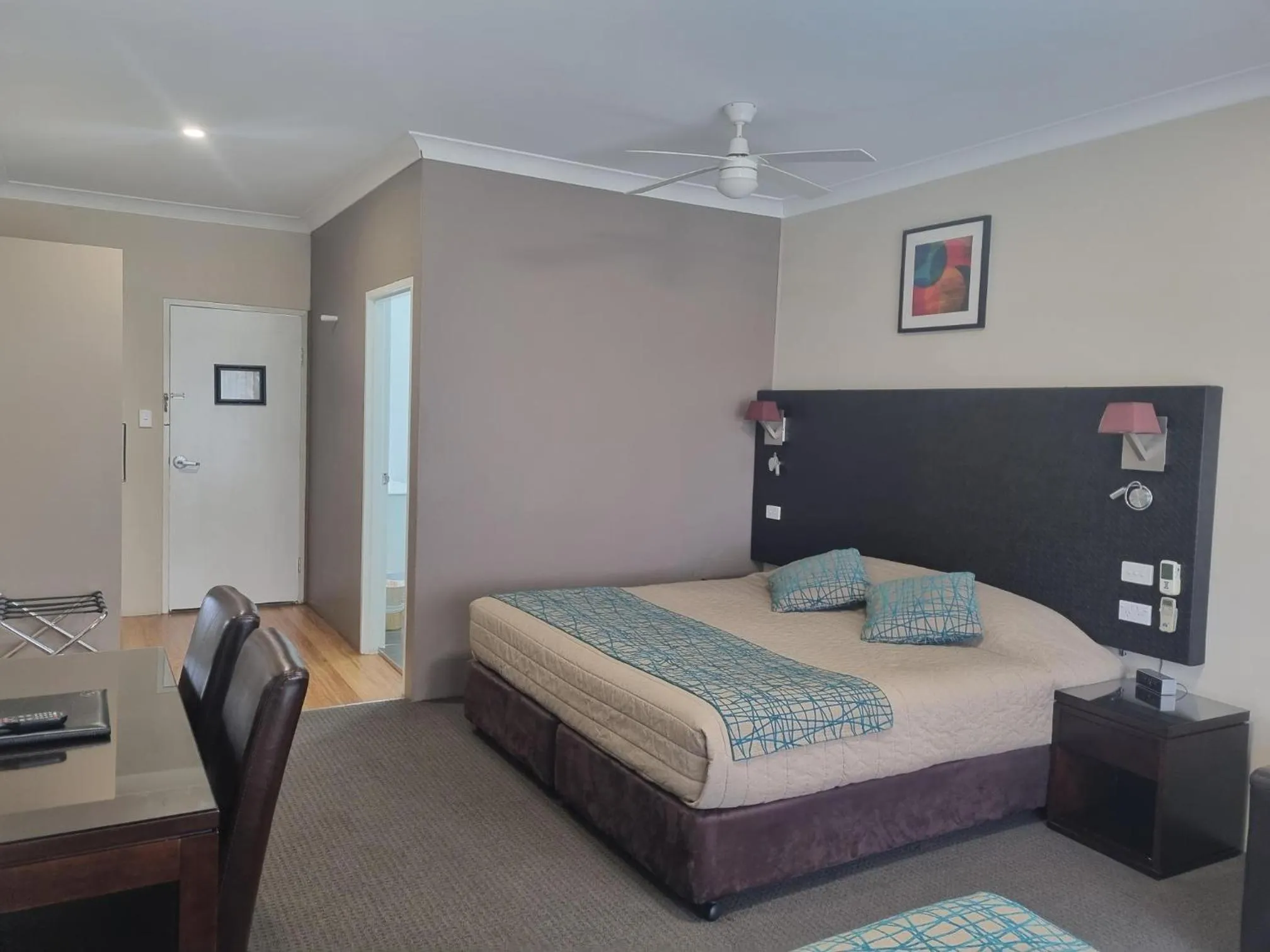 Living room, Bed in Australian Homestead Motor Lodge