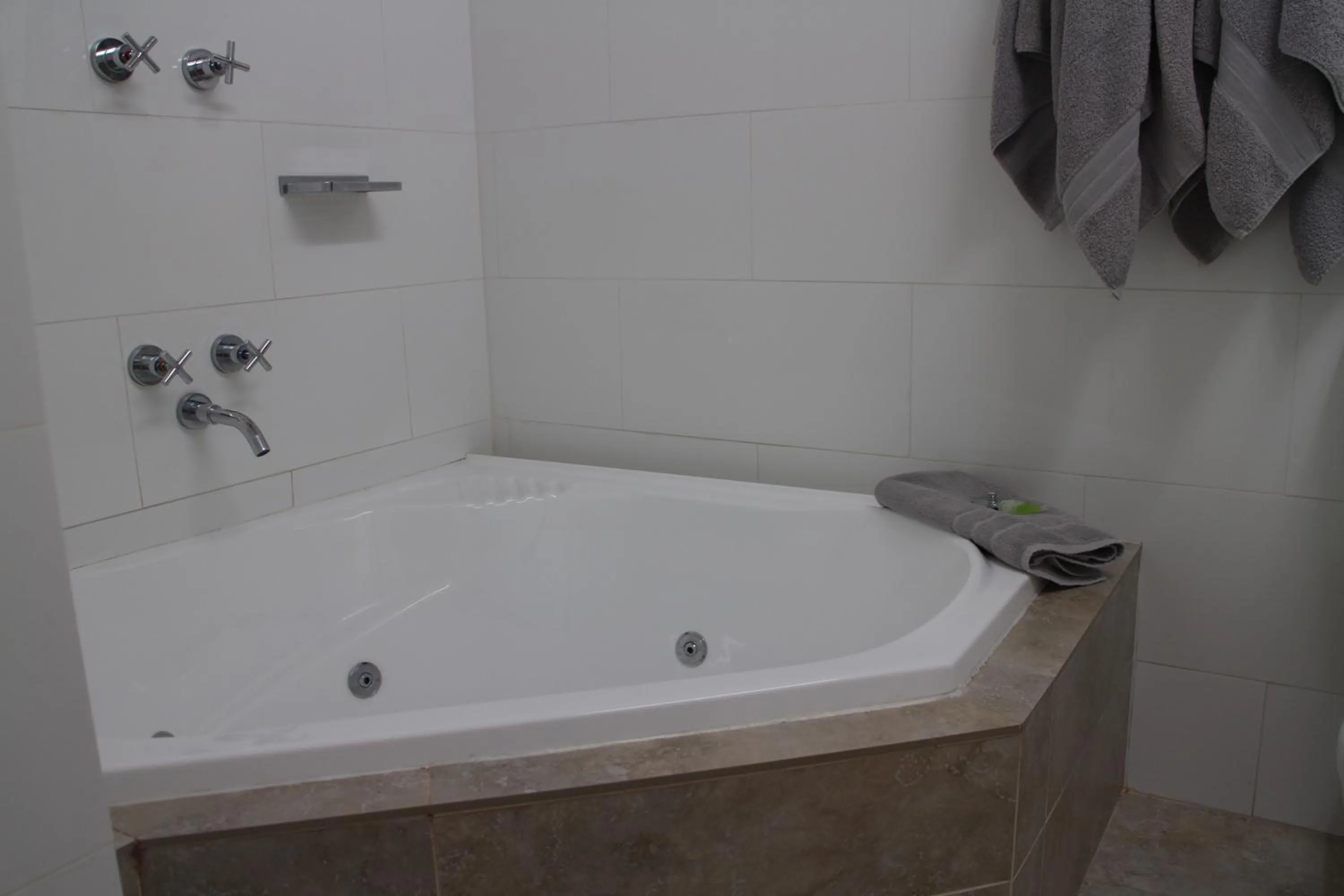 Decorative detail in Bayview Motel Rosebud/Rye