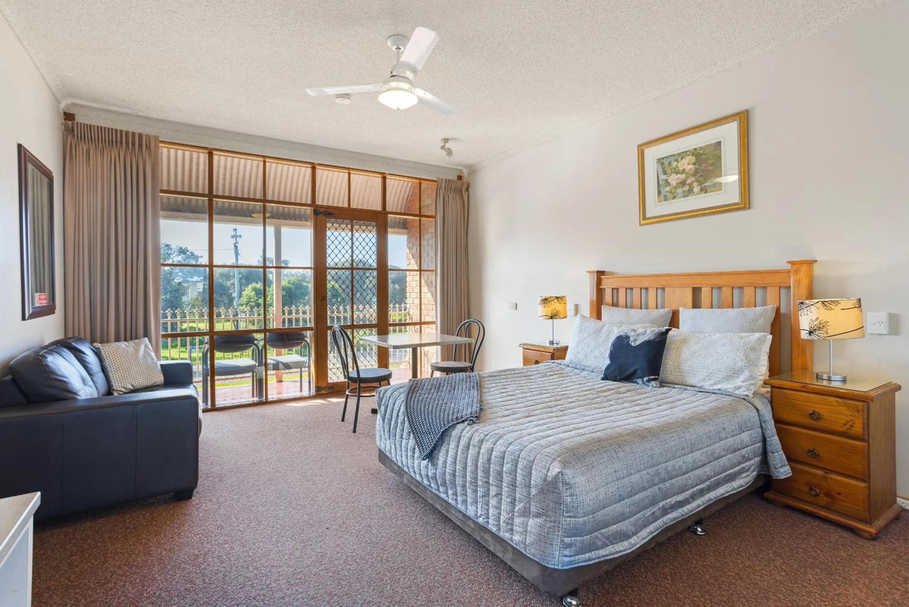 Bed in Bayview Motel Rosebud/Rye