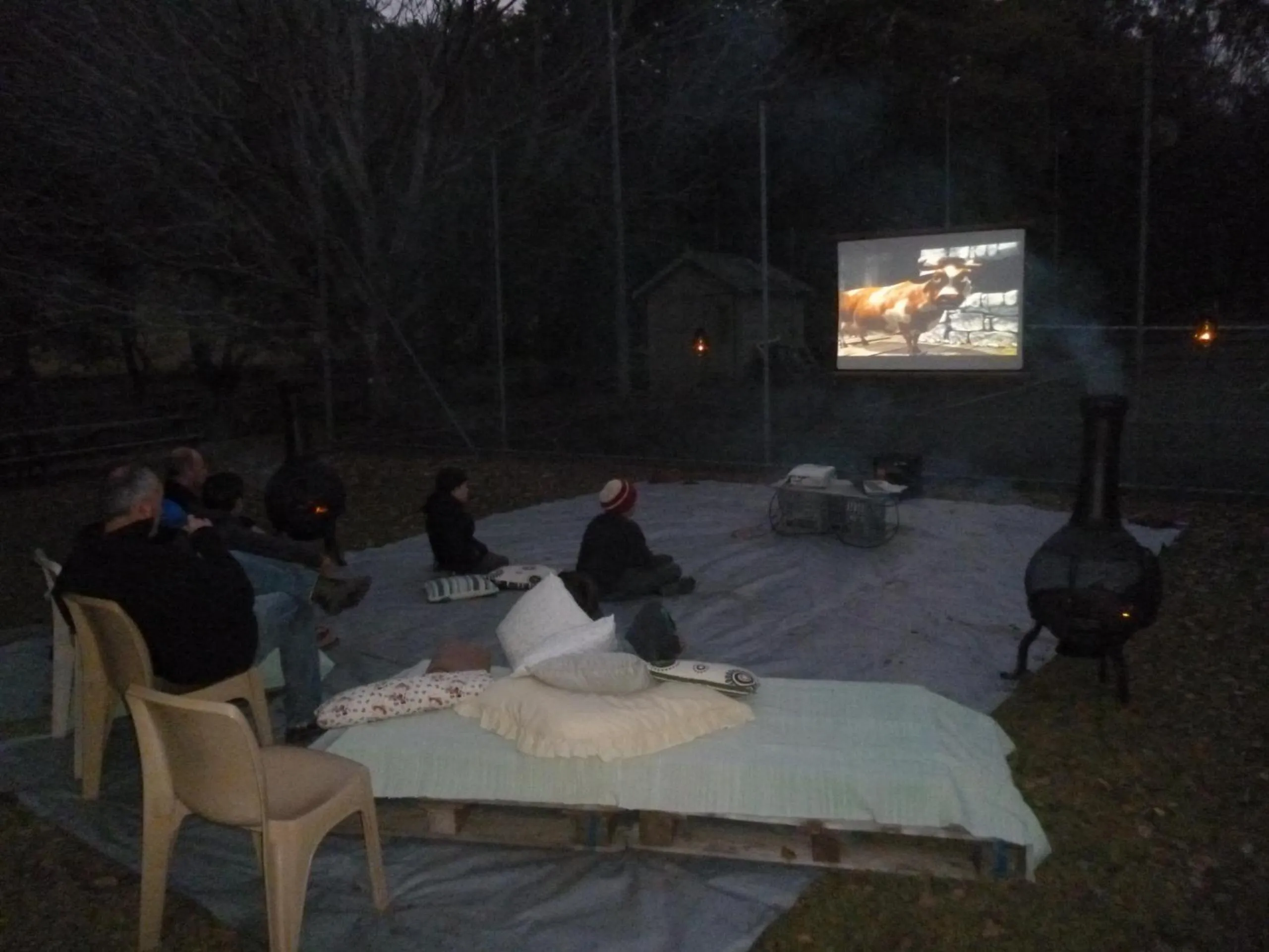 Evening entertainment in Christmas Creek Café & Cabins