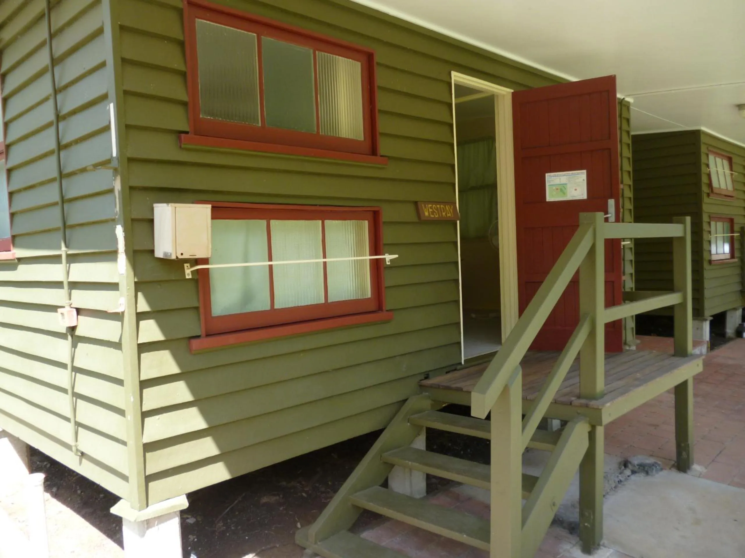 Facade/entrance in Christmas Creek Café & Cabins