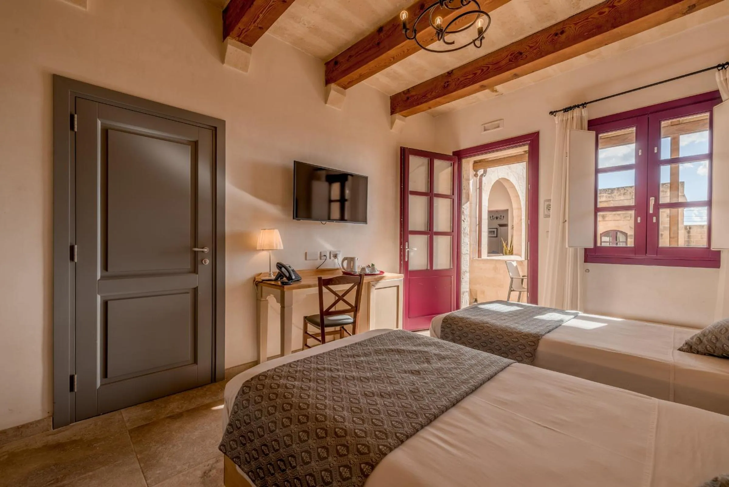 Photo of the whole room in Mulberries