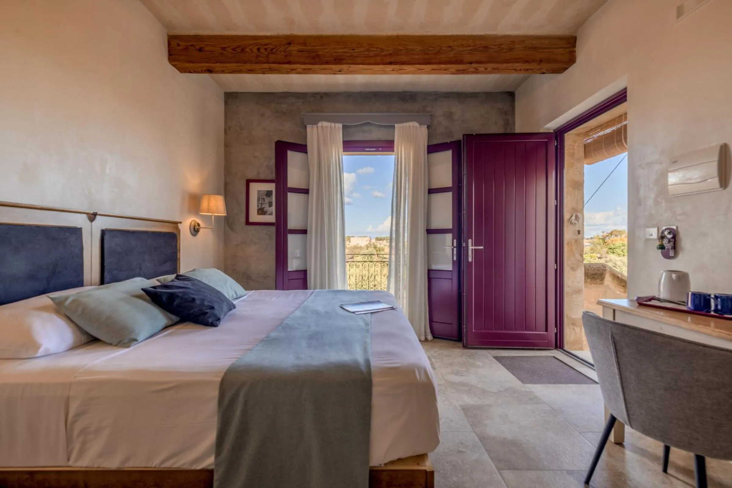 Photo of the whole room in Mulberries