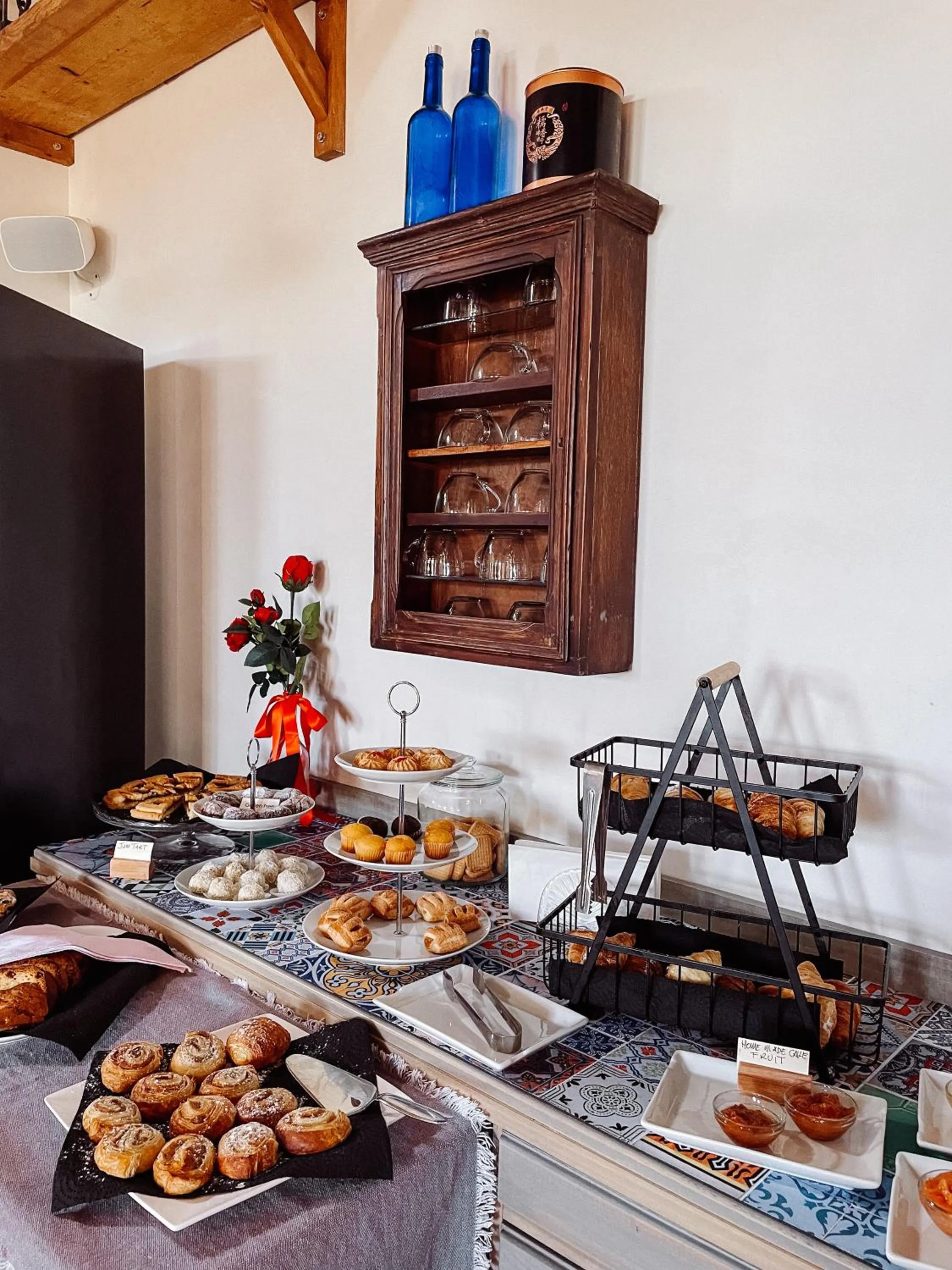 Breakfast in Mulberries