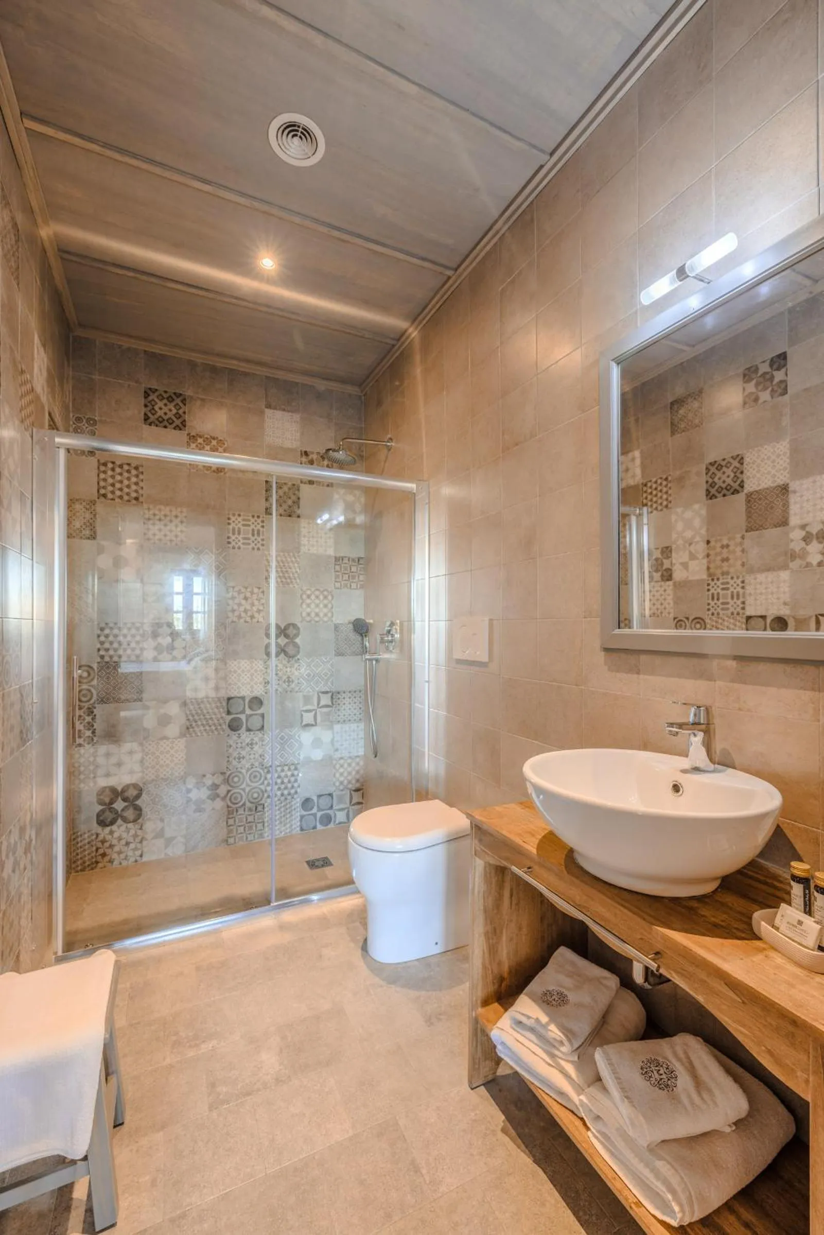 Shower in Mulberries