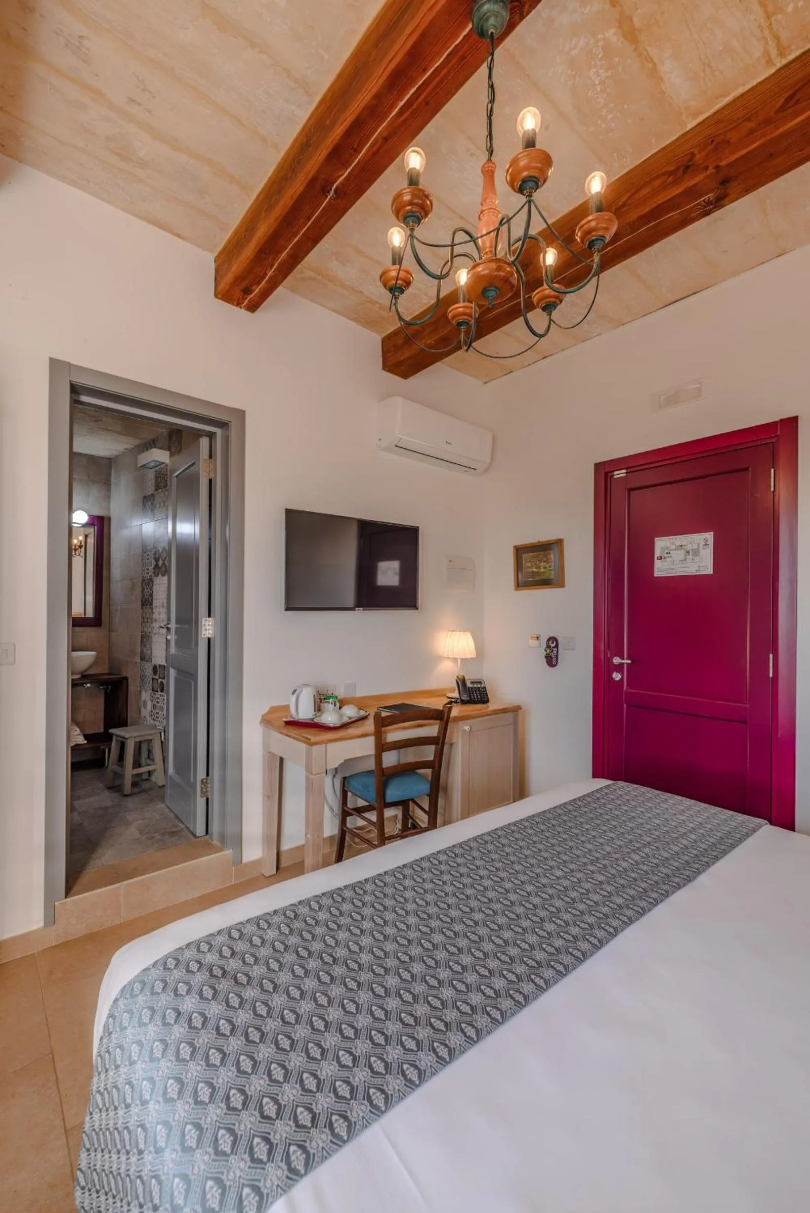 Photo of the whole room in Mulberries