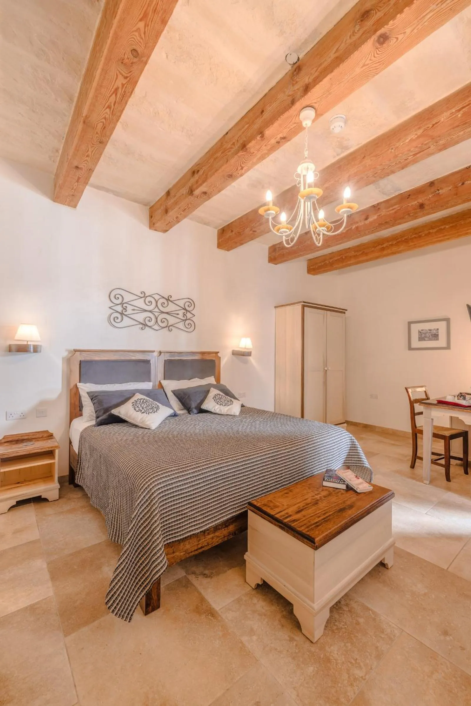 Photo of the whole room in Mulberries