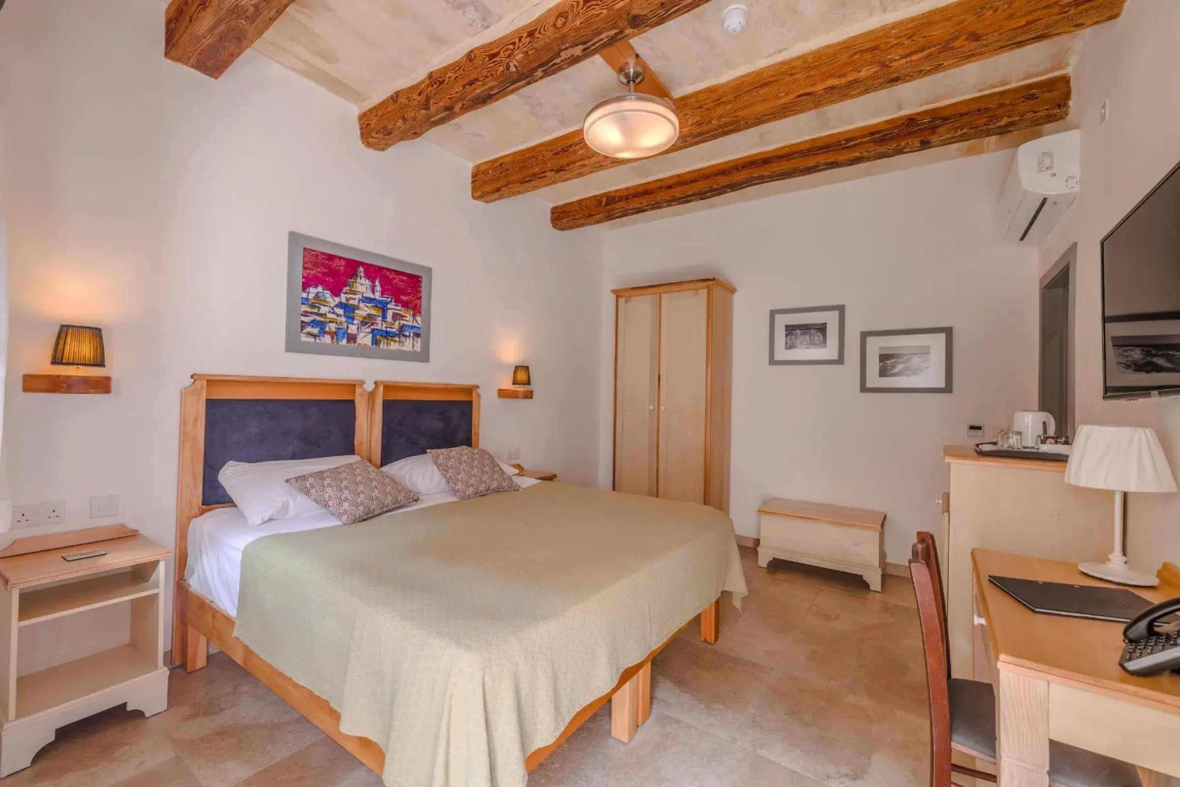 Standard Double Room - single occupancy in Mulberries Standard Double Room - single occupancy in Mulberries