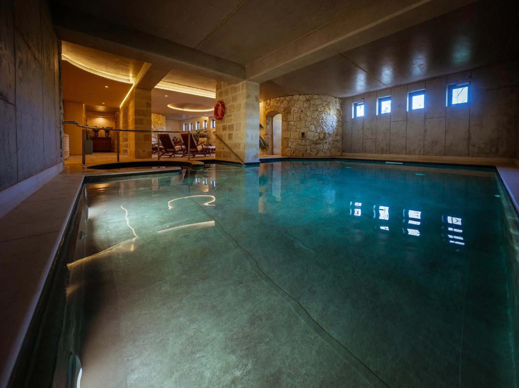 Swimming pool in Mulberries