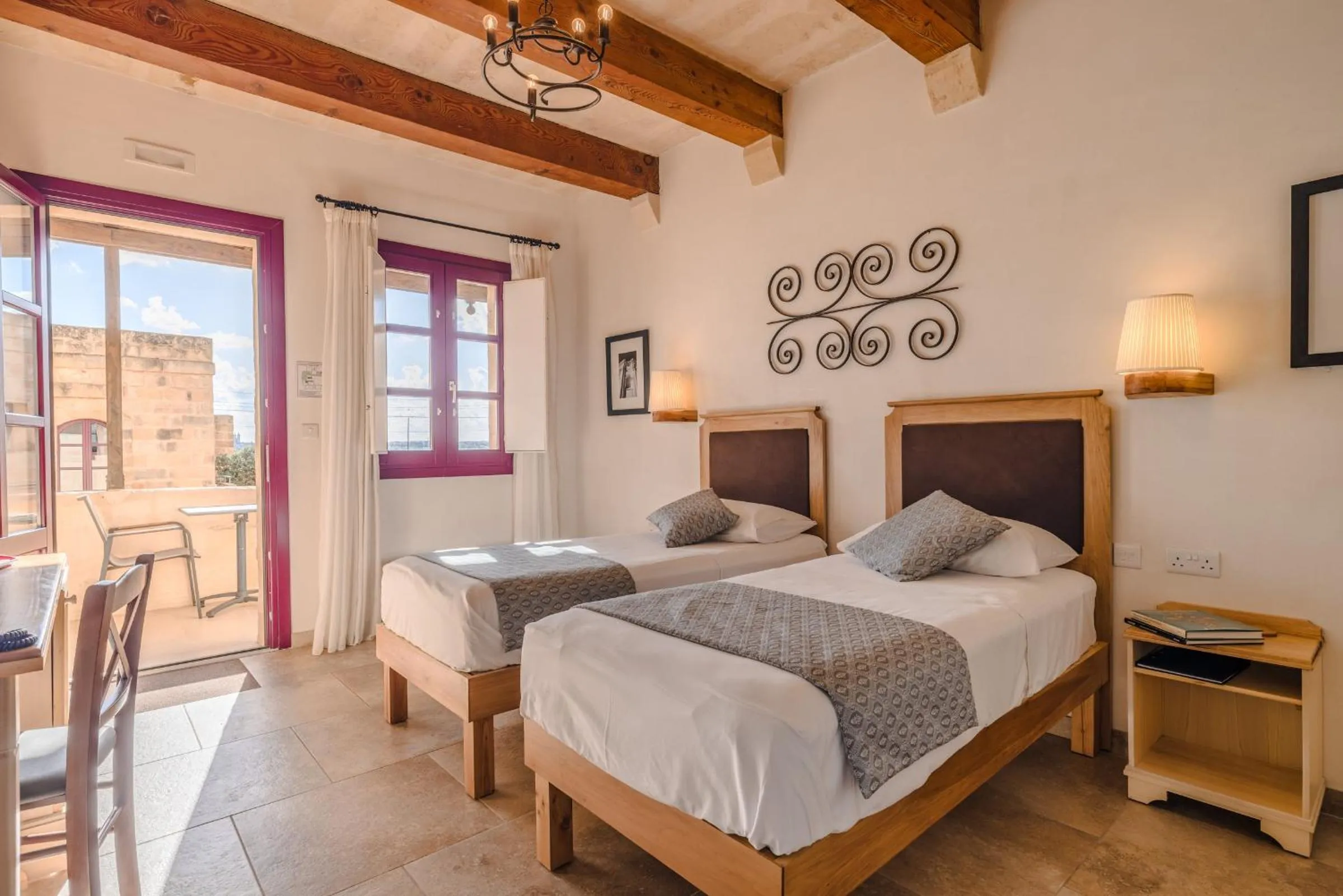 Photo of the whole room in Mulberries