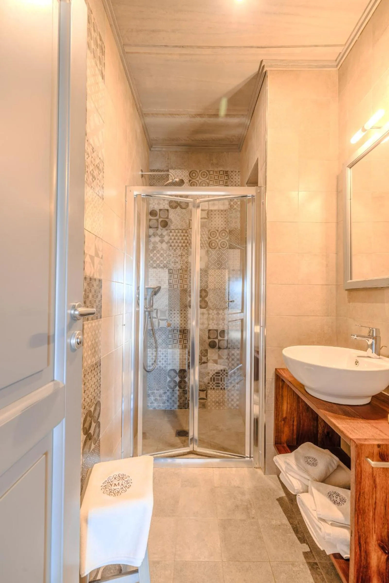 Shower in Mulberries