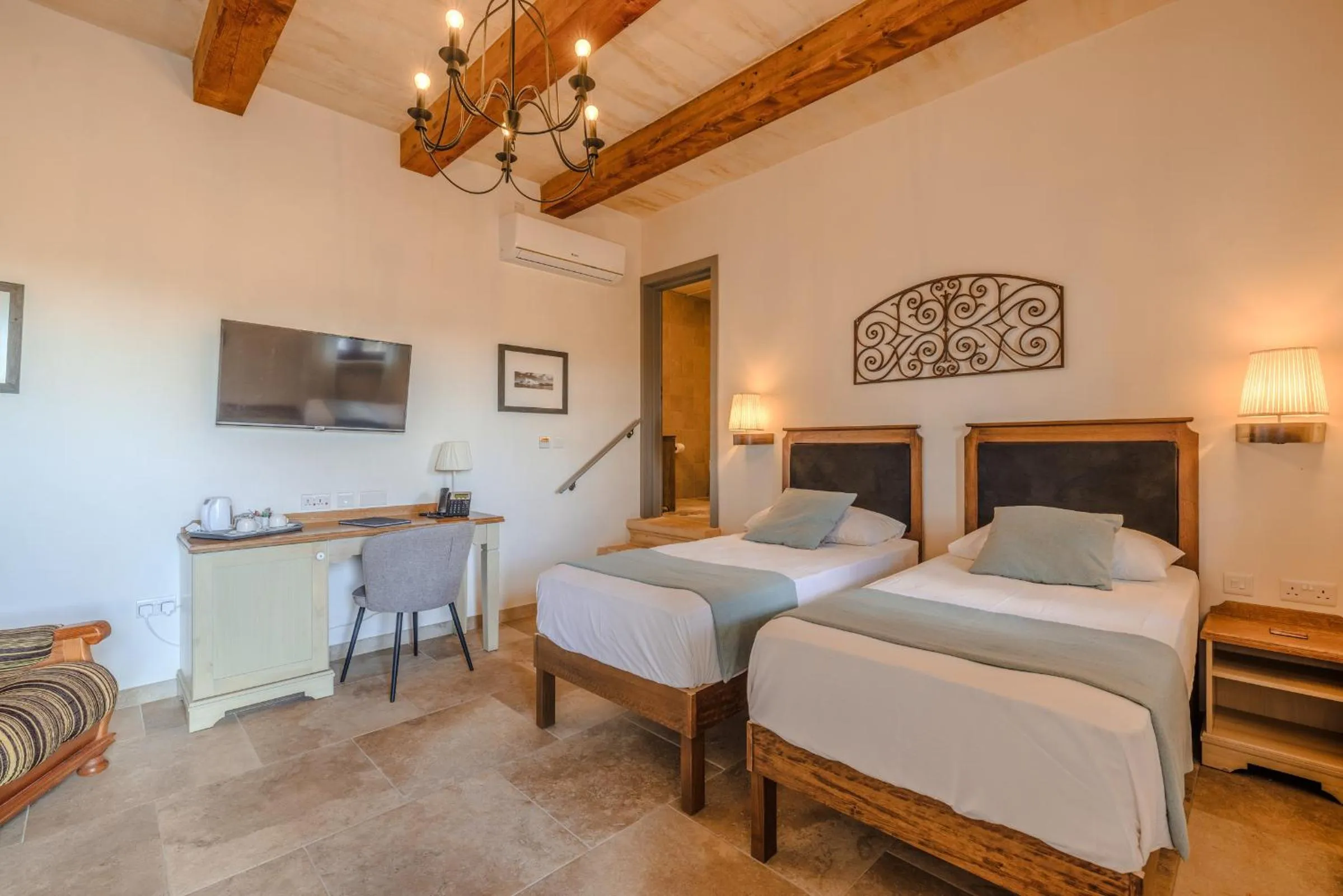 Photo of the whole room in Mulberries