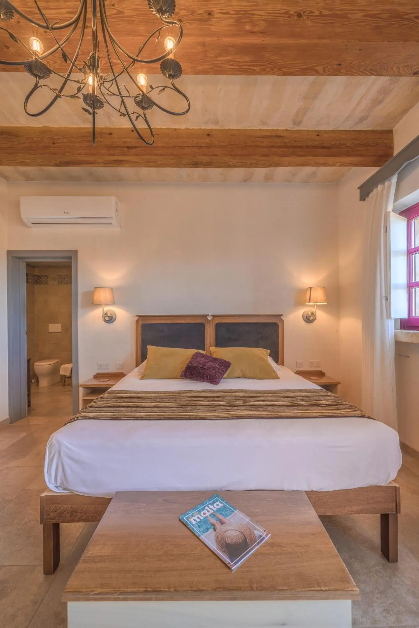 Photo of the whole room in Mulberries