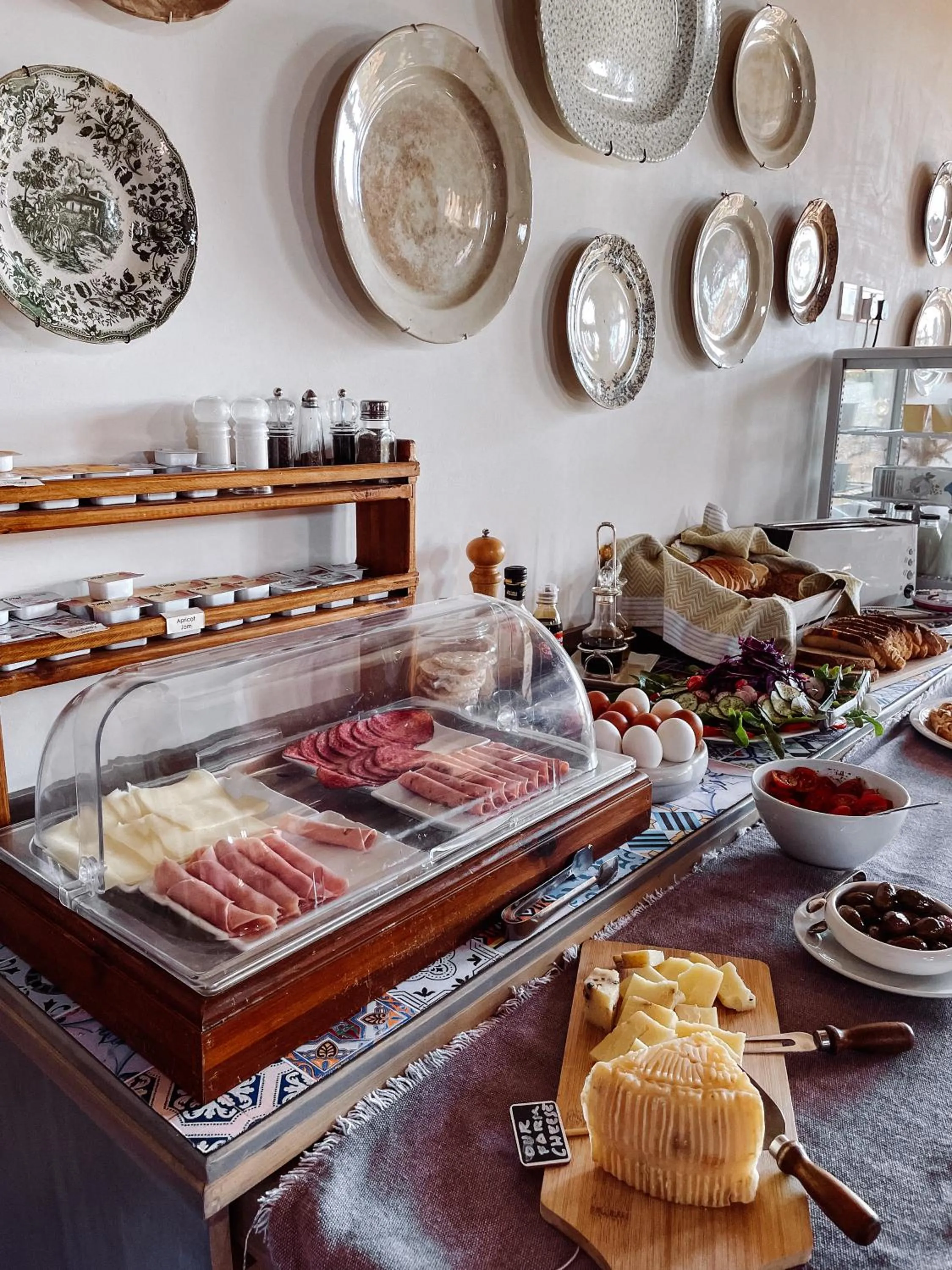 Breakfast in Mulberries