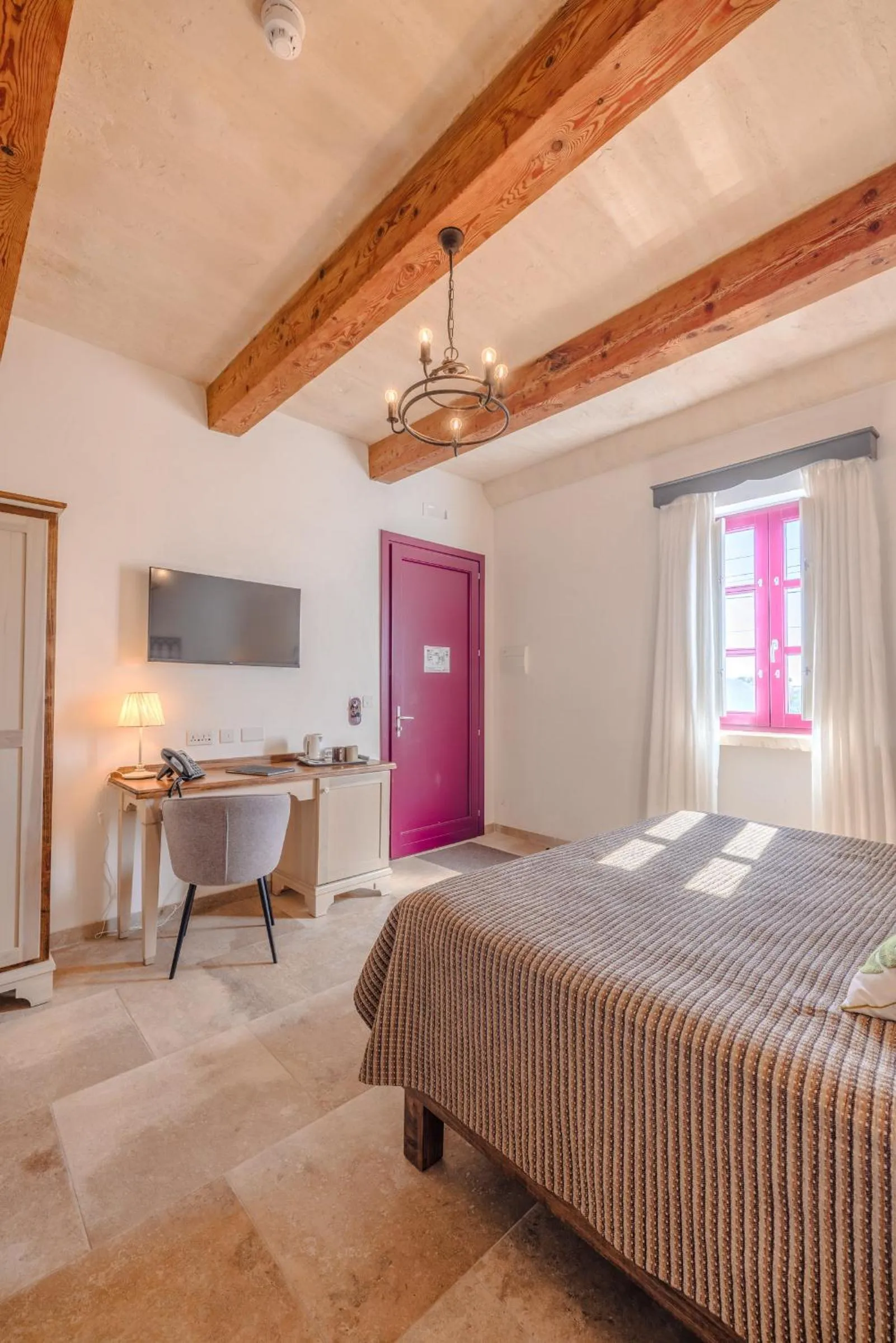 Photo of the whole room in Mulberries