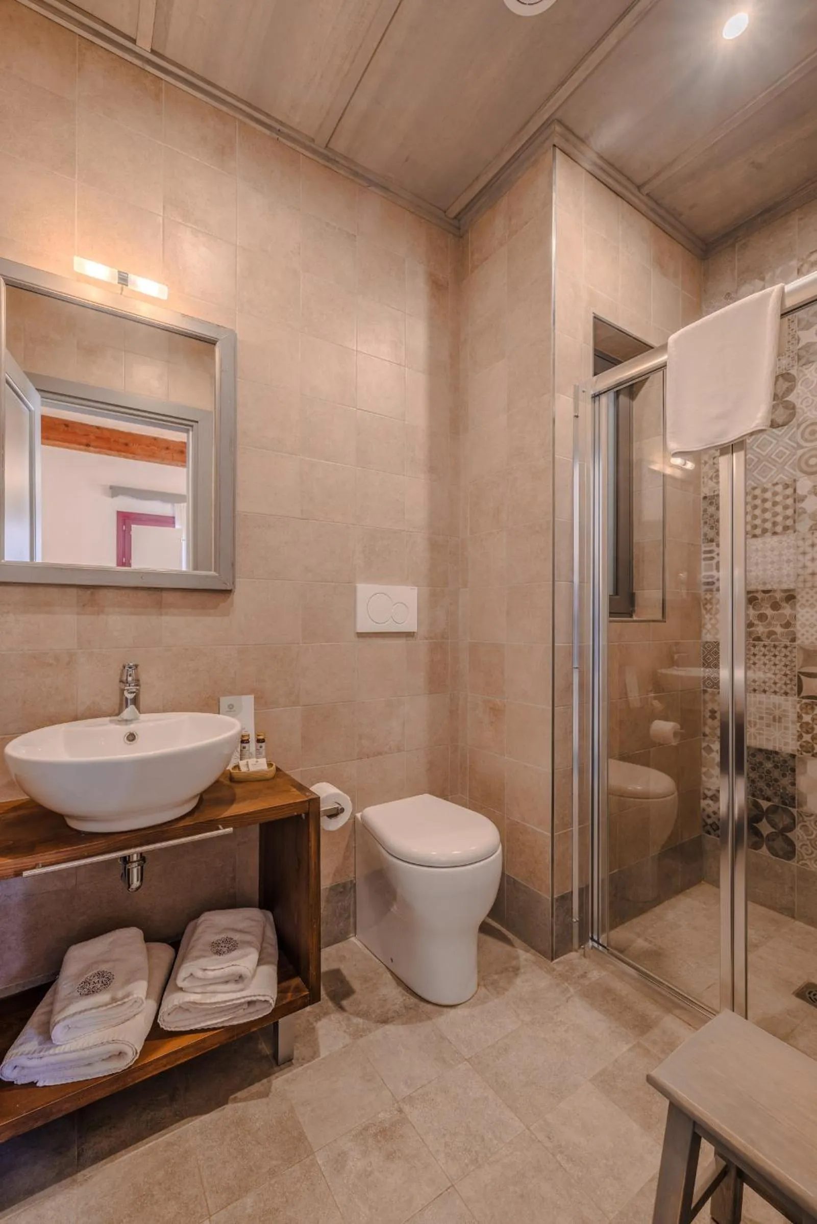 Shower in Mulberries