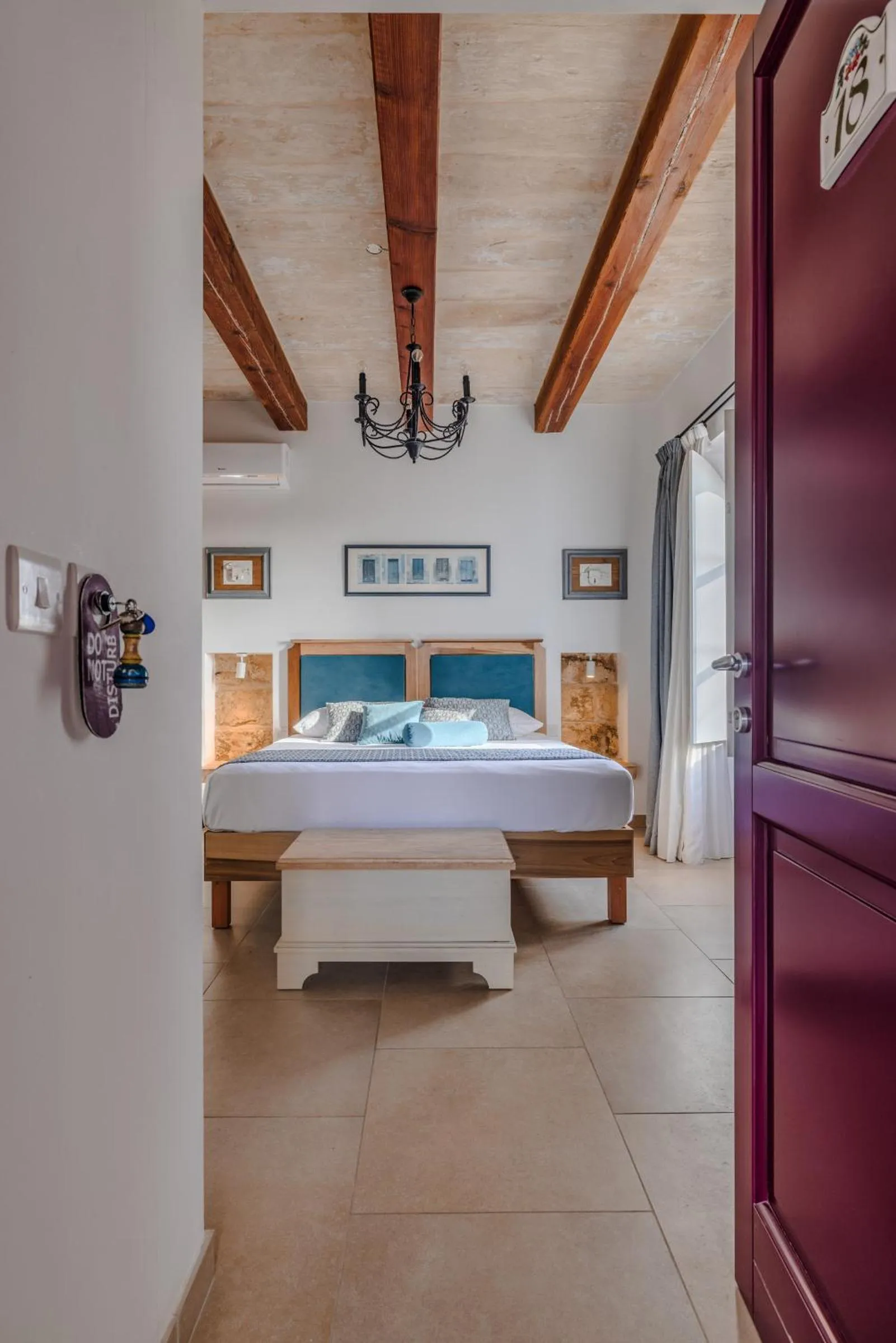 Photo of the whole room in Mulberries