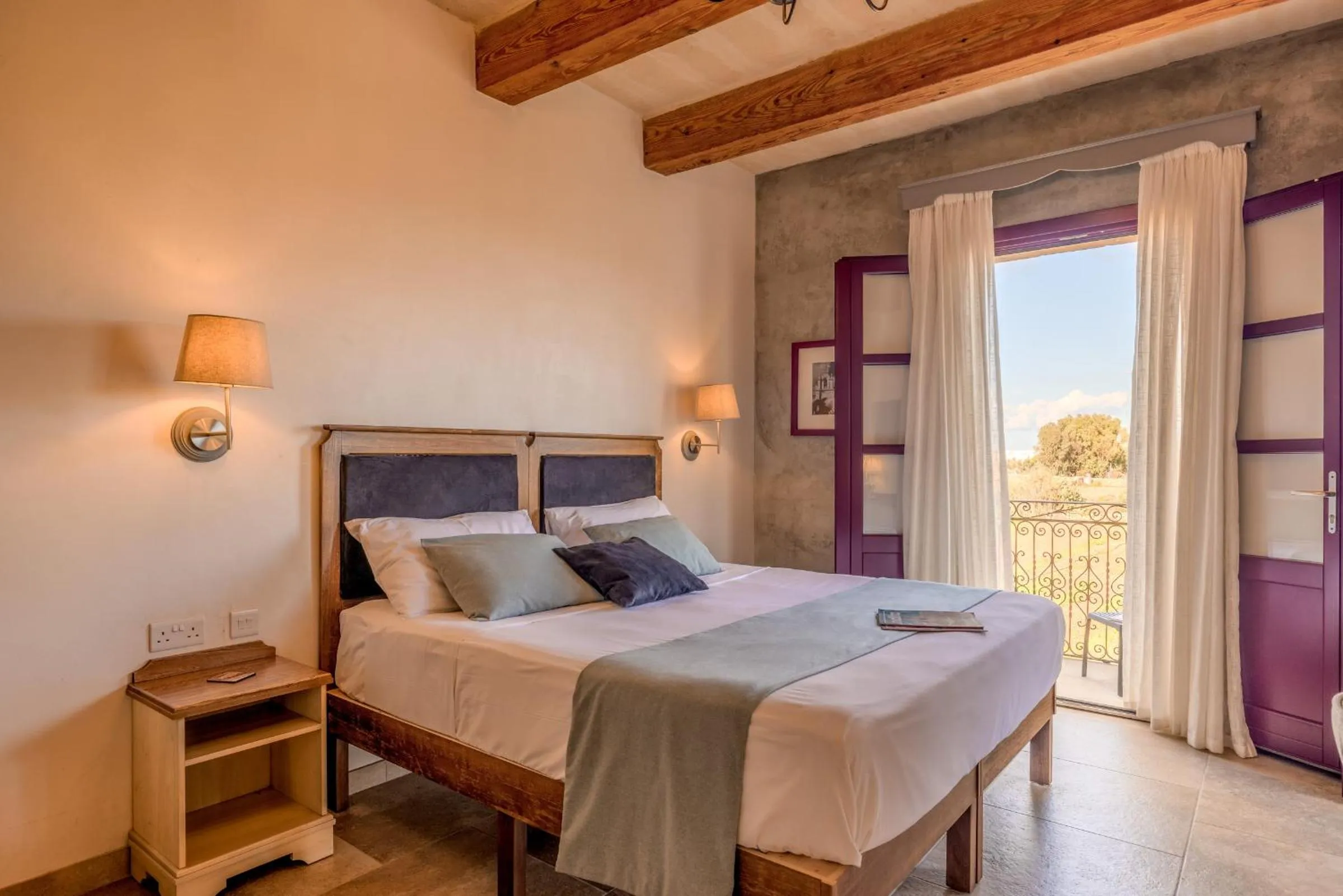 Photo of the whole room in Mulberries