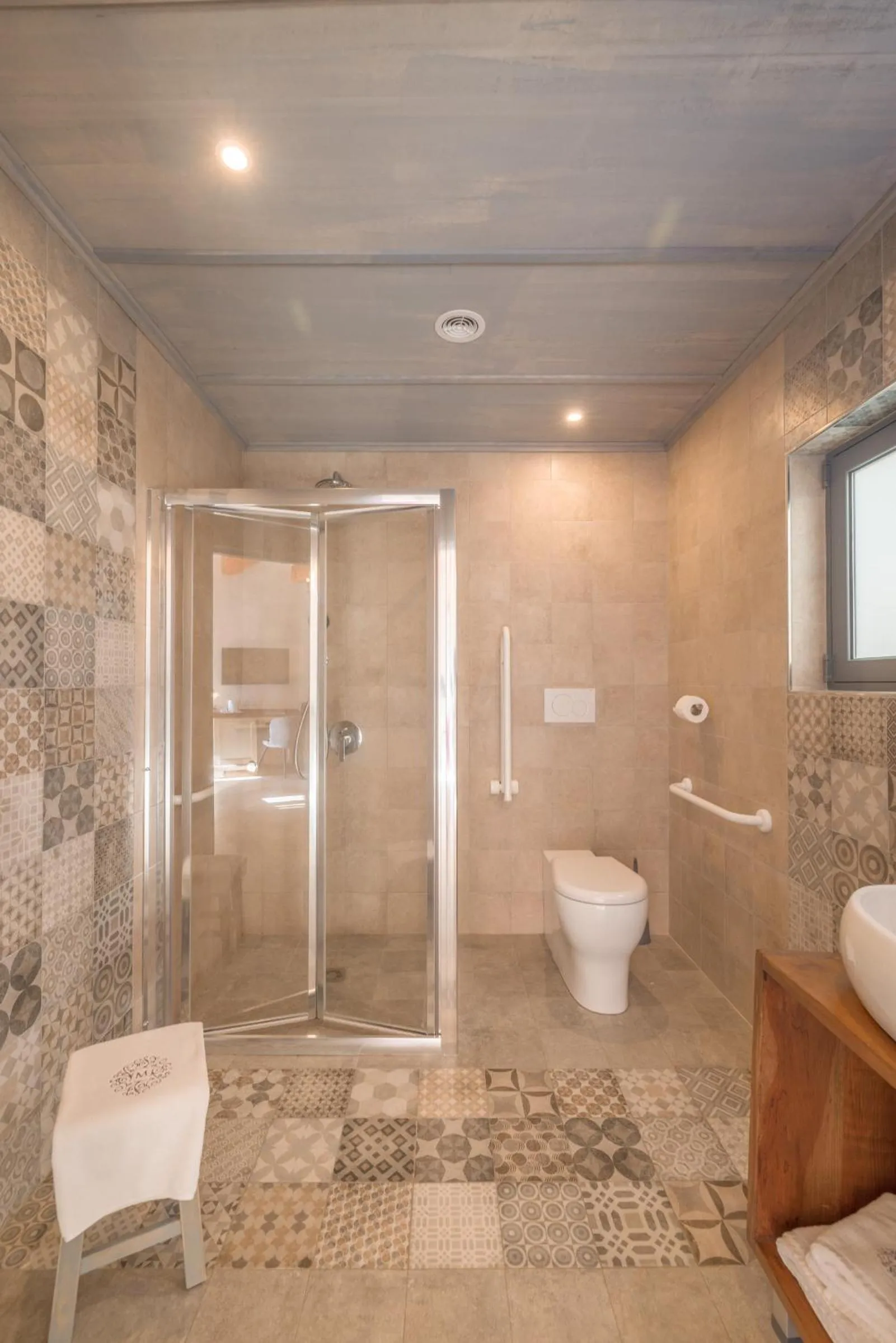 Shower in Mulberries