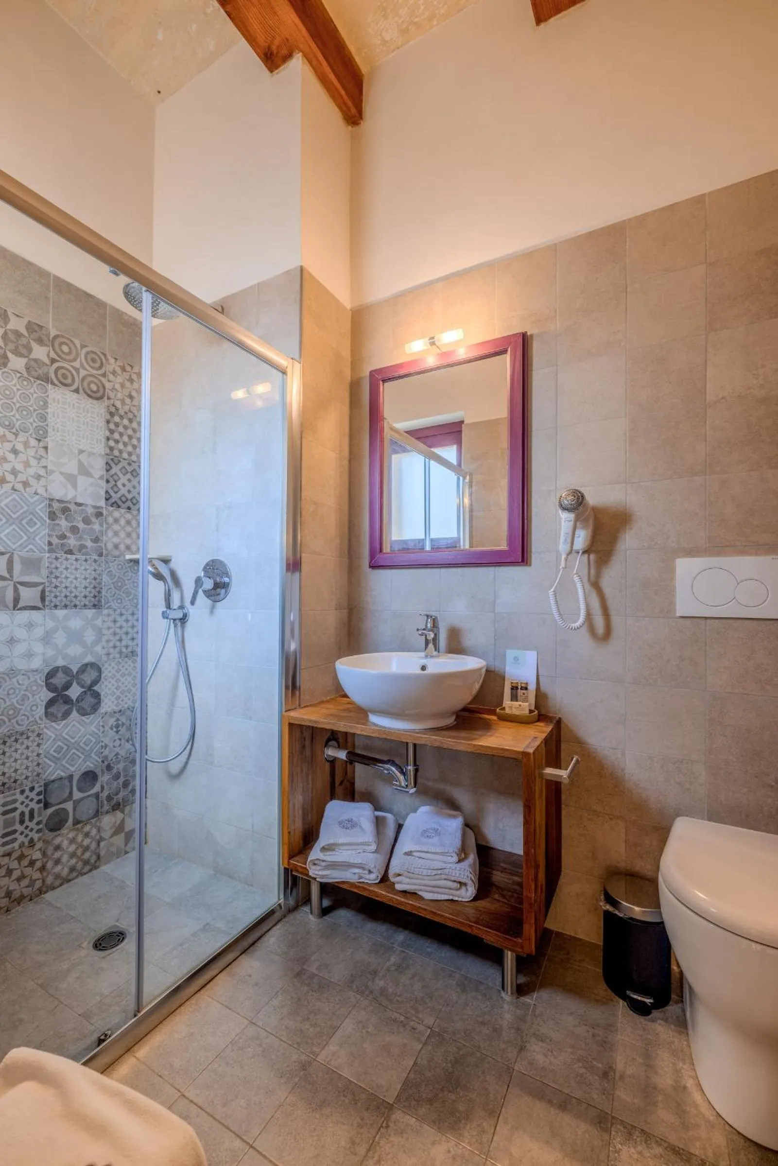 Shower in Mulberries