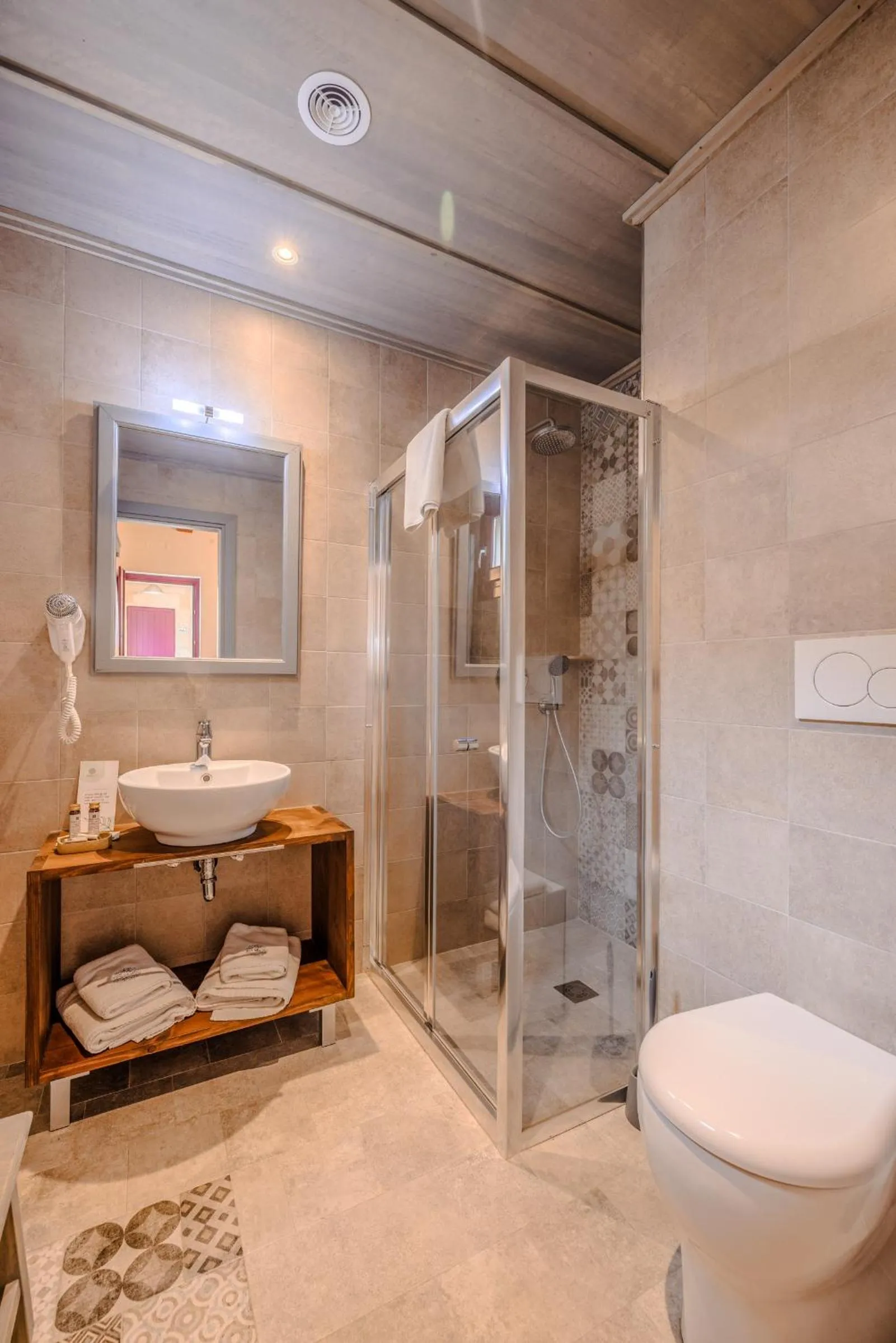 Shower in Mulberries