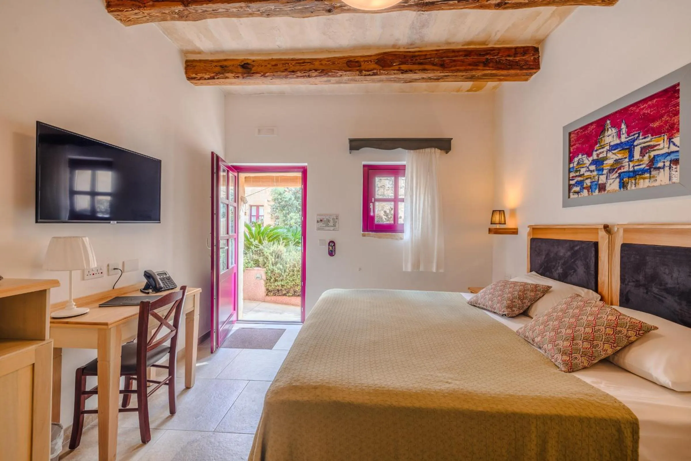 Photo of the whole room in Mulberries