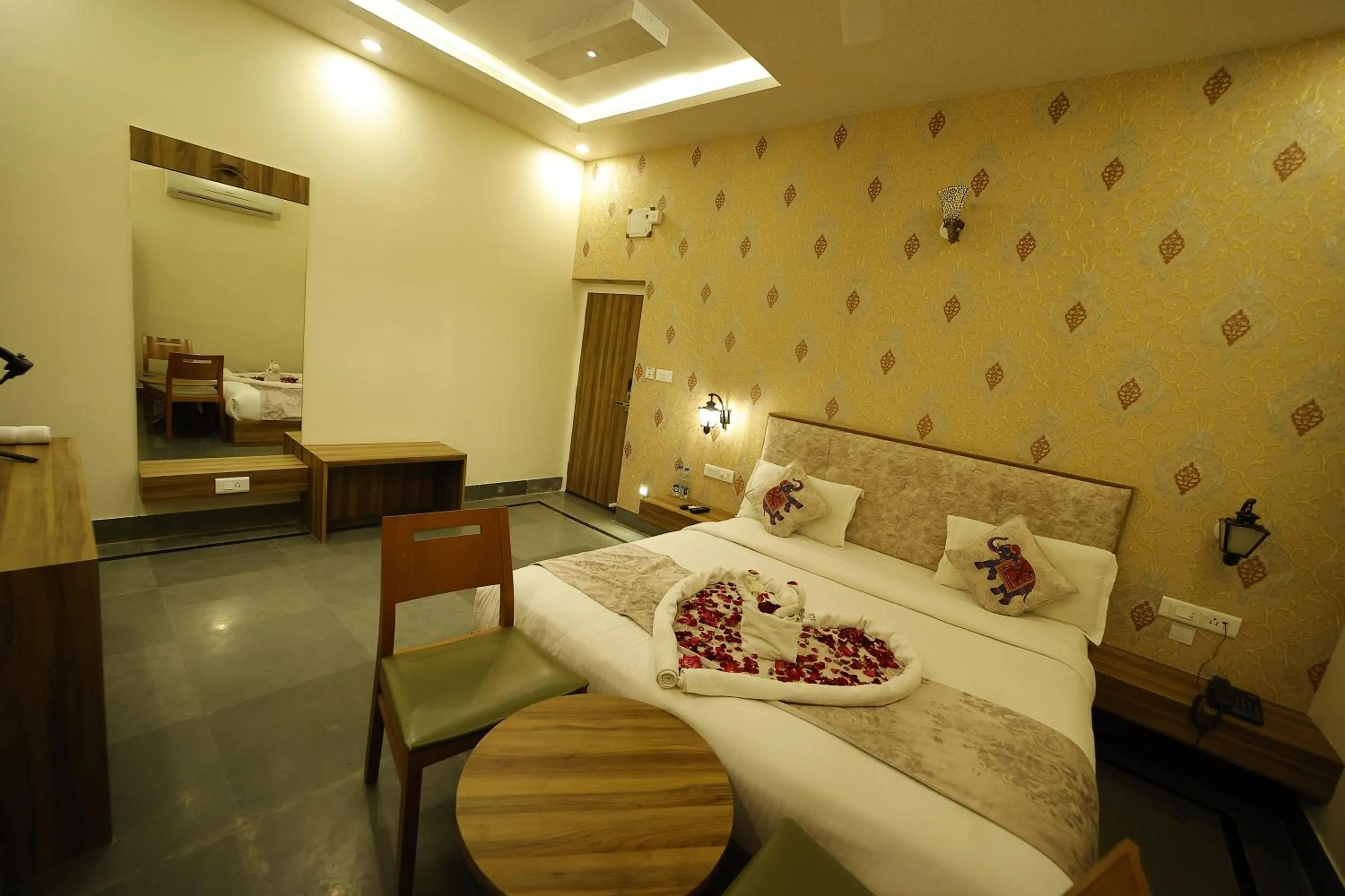 Photo of the whole room, Bed in The Kumbha Mahal Resort