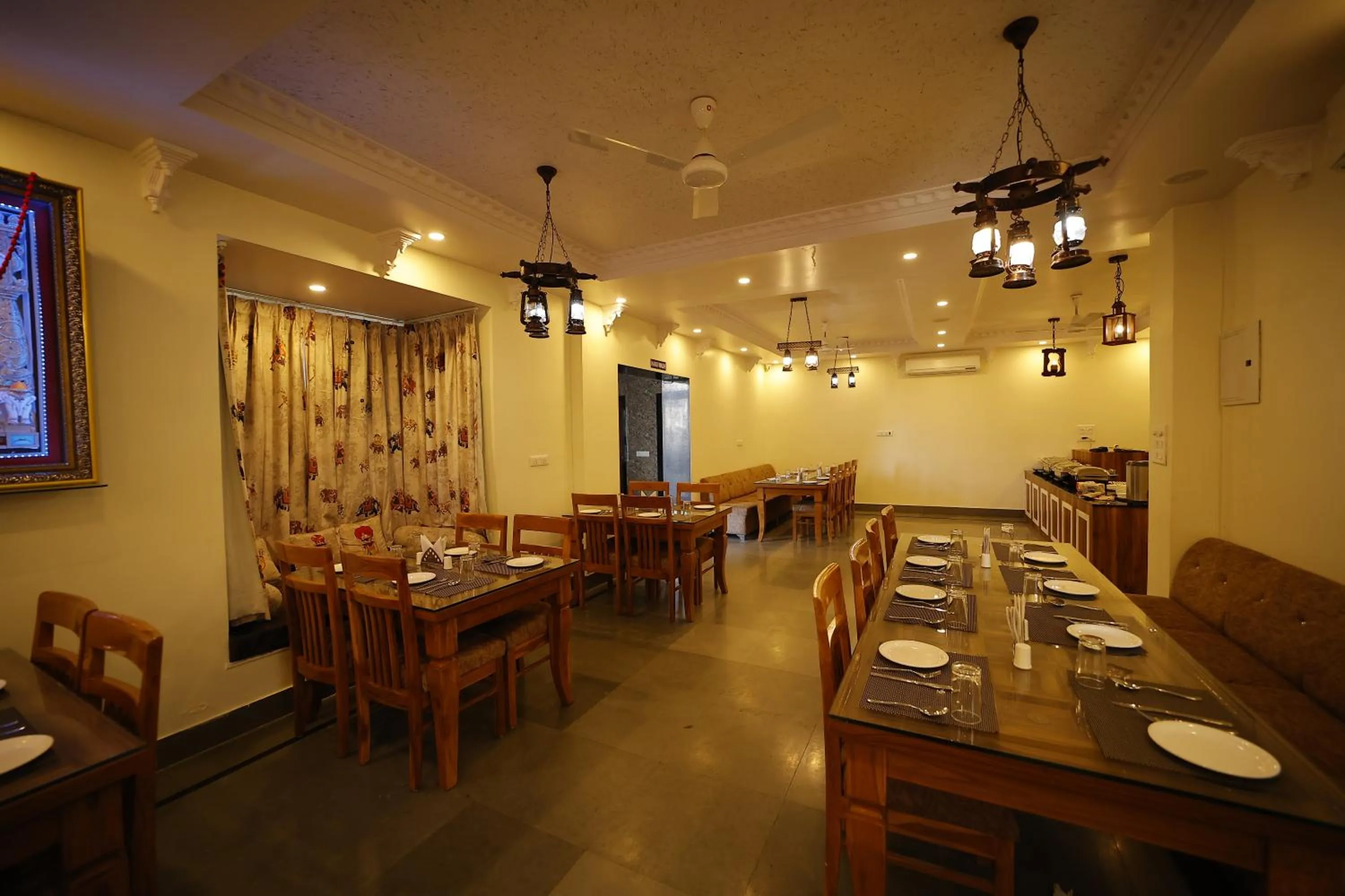 Restaurant/places to eat in The Kumbha Mahal Resort