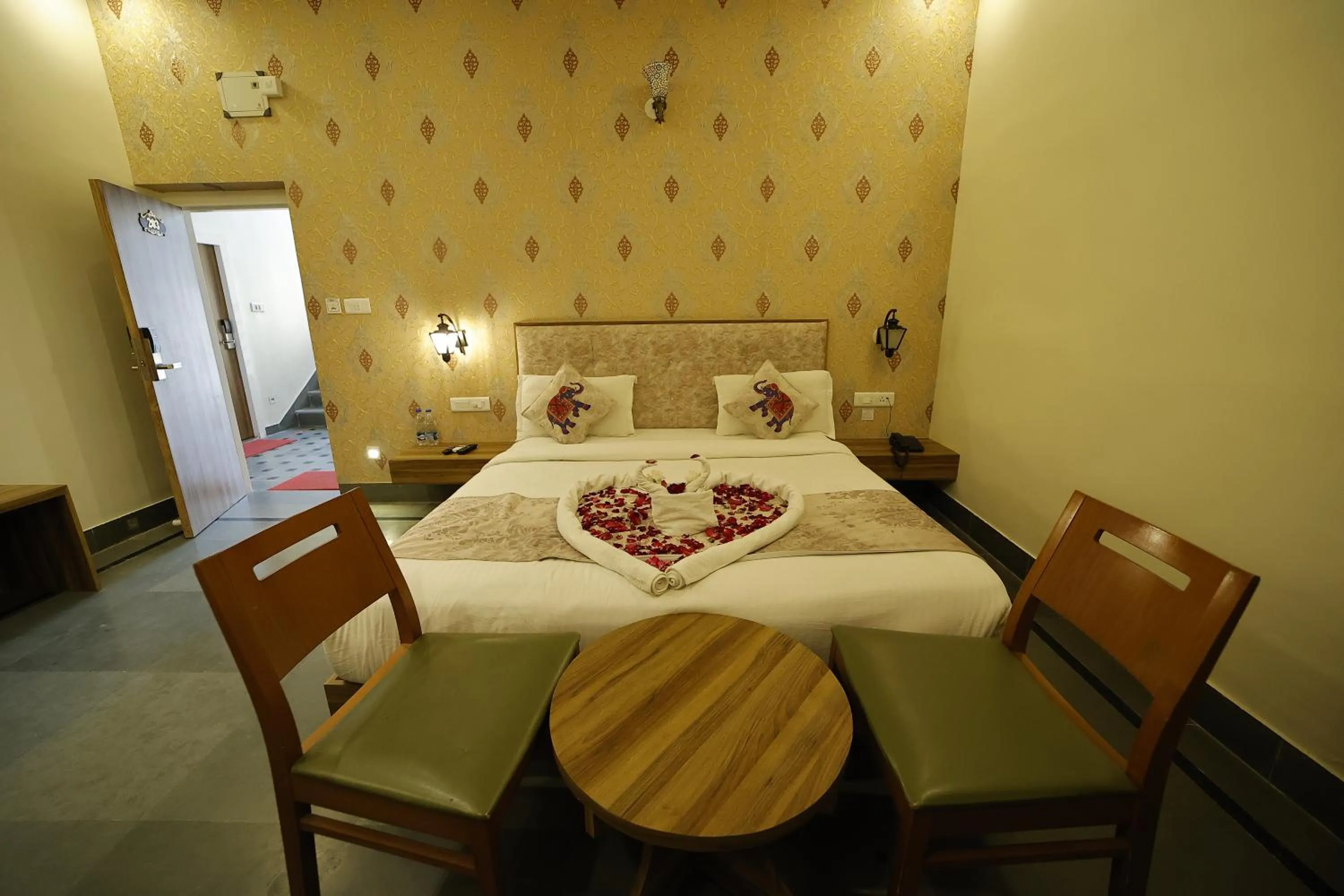 Photo of the whole room, Bed in The Kumbha Mahal Resort